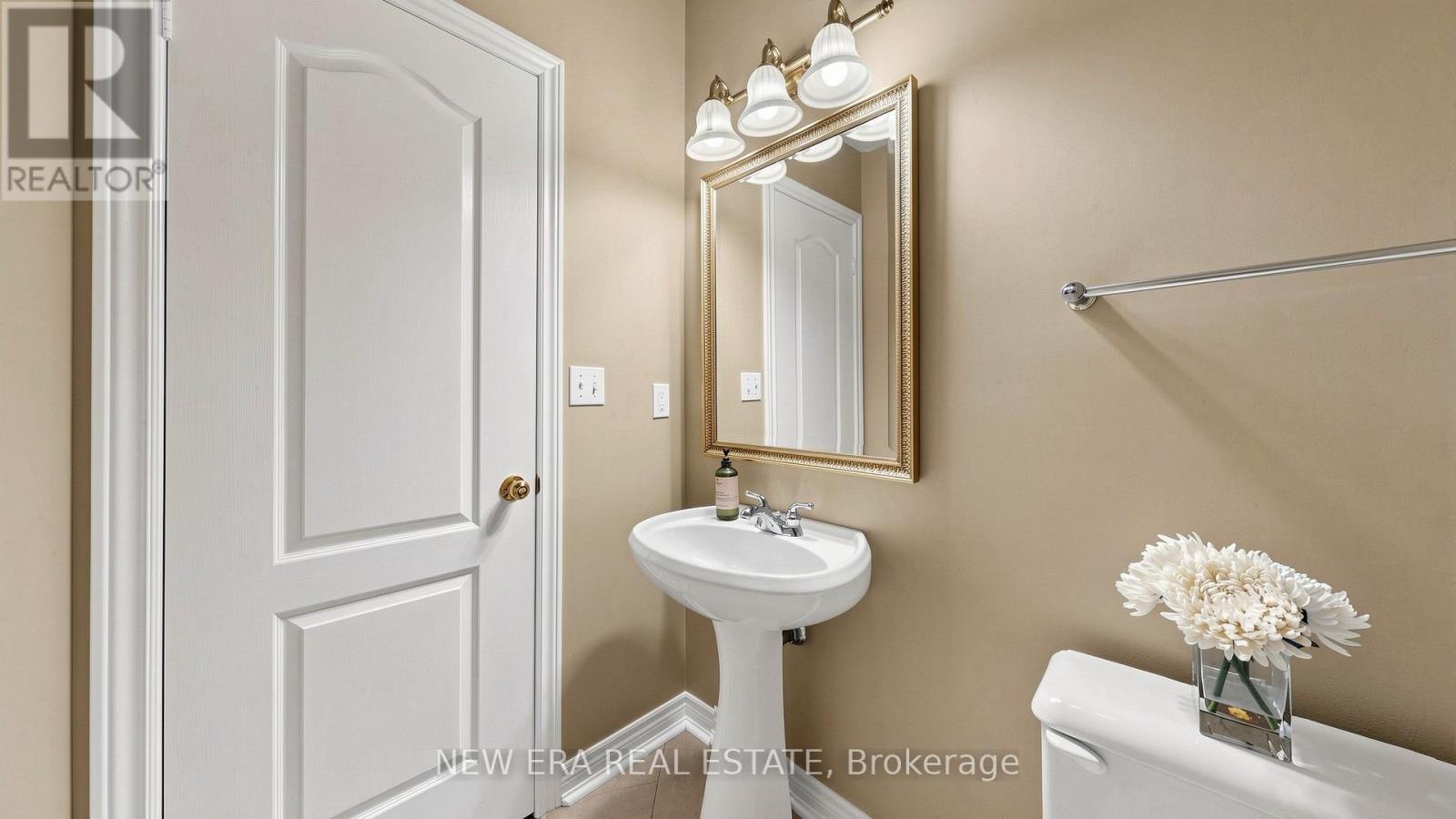 1206 Lindenrock Drive, Oakville, ON - Indoor Photo Showing Bathroom