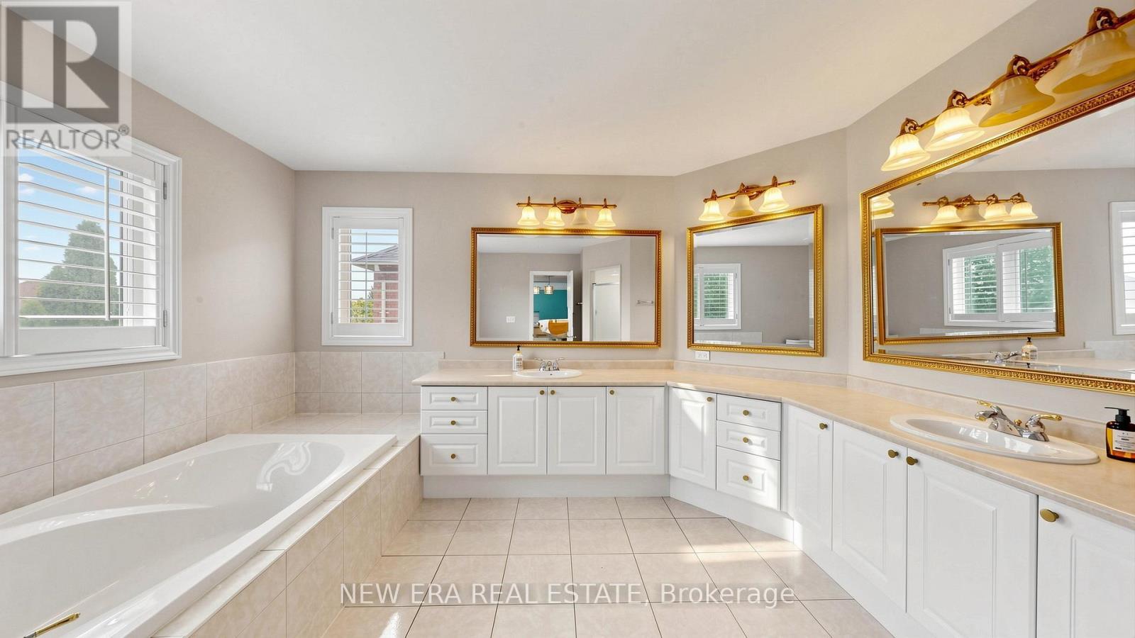 1206 Lindenrock Drive, Oakville, ON - Indoor Photo Showing Bathroom