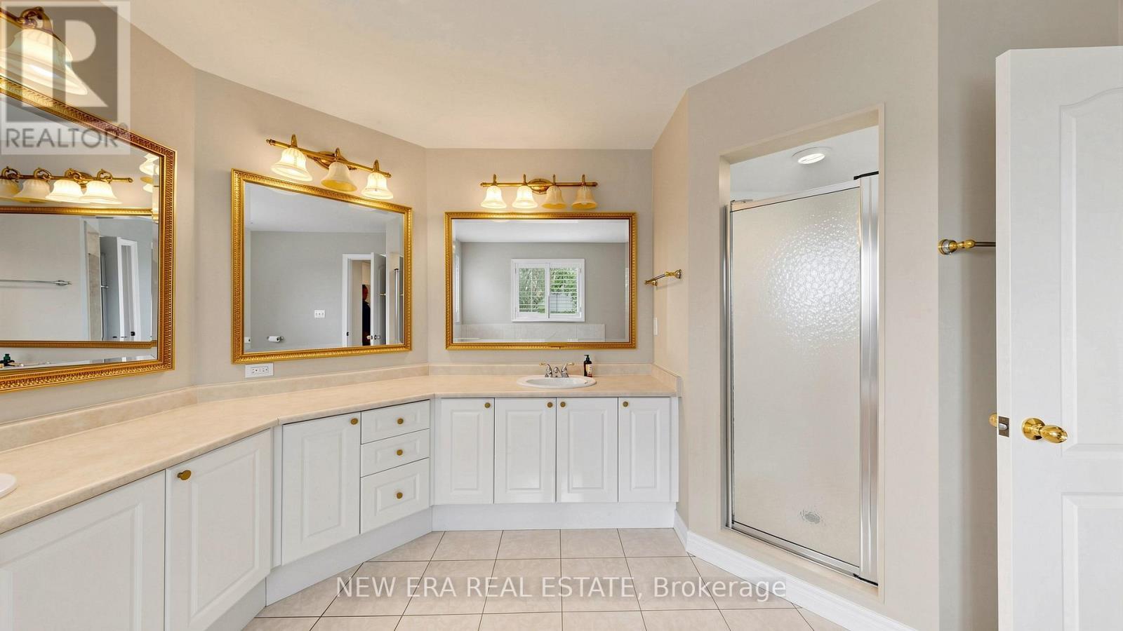 1206 Lindenrock Drive, Oakville, ON - Indoor Photo Showing Bathroom