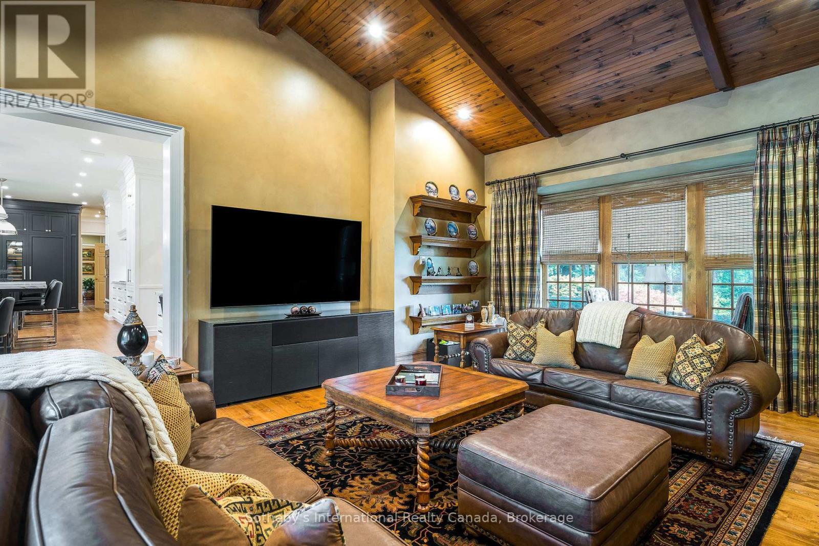 7781 Poplar Side Road, Clearview, ON - Indoor Photo Showing Living Room