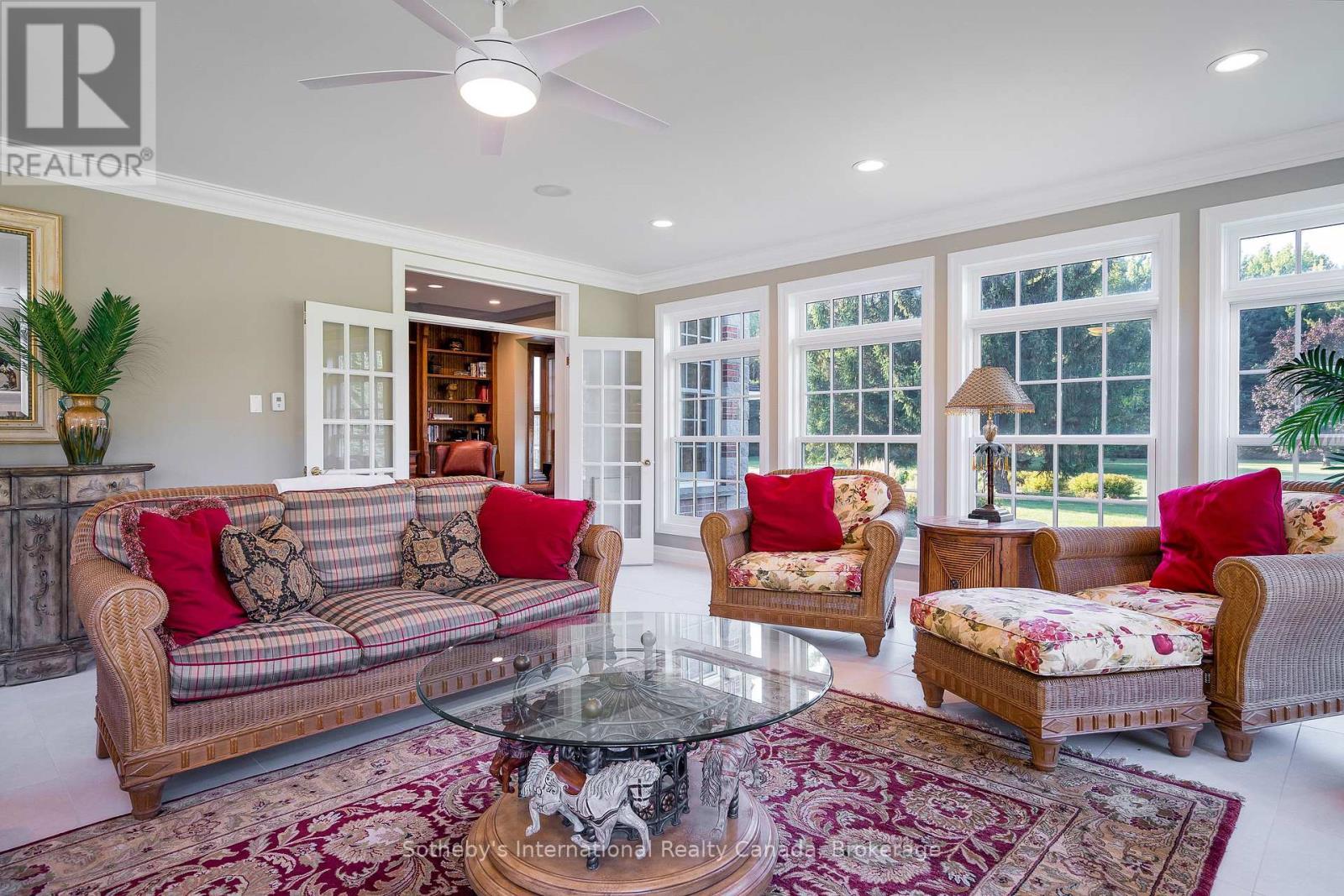 7781 Poplar Side Road, Clearview, ON - Indoor Photo Showing Living Room