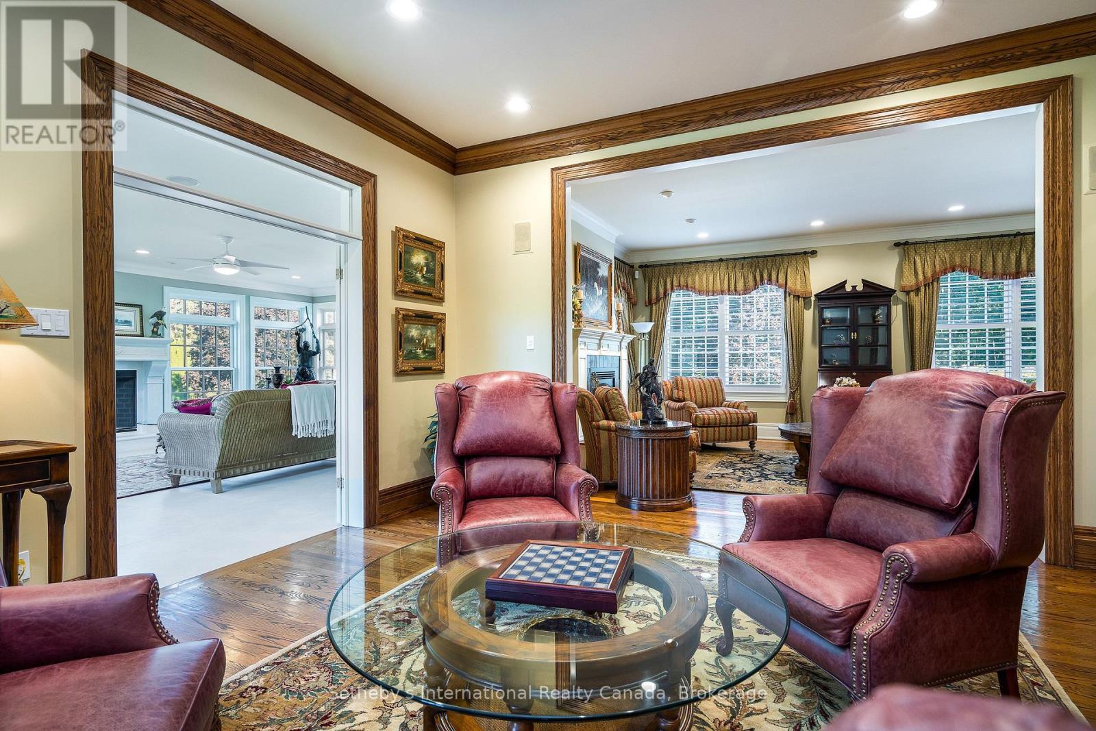 7781 Poplar Side Road, Clearview, ON - Indoor Photo Showing Living Room