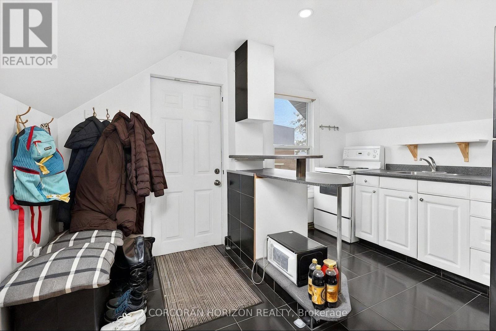 256 Keele Street, Toronto, ON - Indoor Photo Showing Kitchen