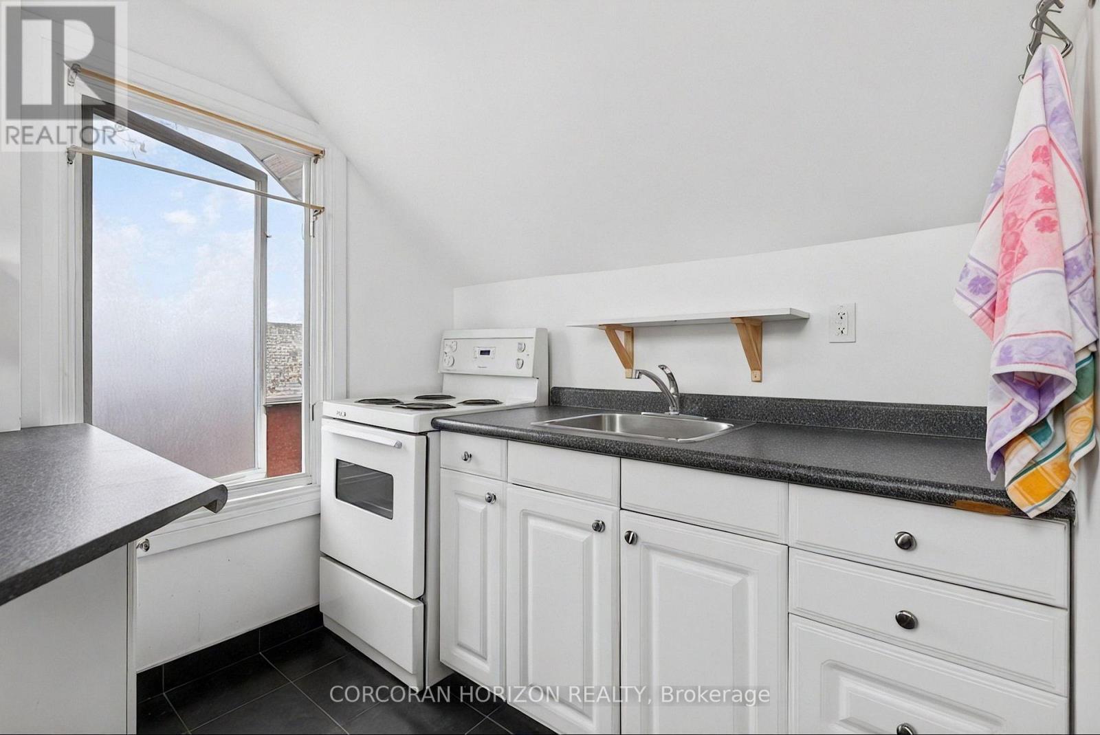 256 Keele Street, Toronto, ON - Indoor Photo Showing Kitchen