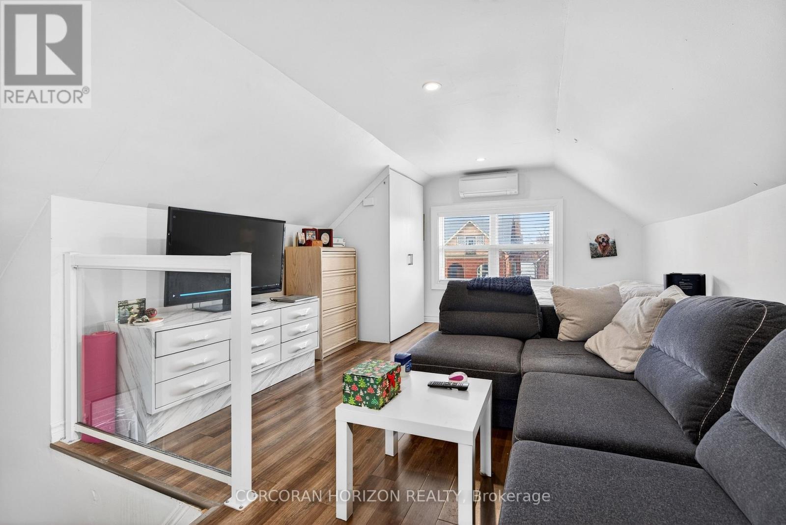 256 Keele Street, Toronto, ON - Indoor Photo Showing Living Room