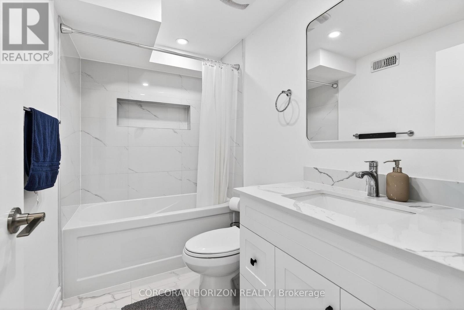 256 Keele Street, Toronto, ON - Indoor Photo Showing Bathroom