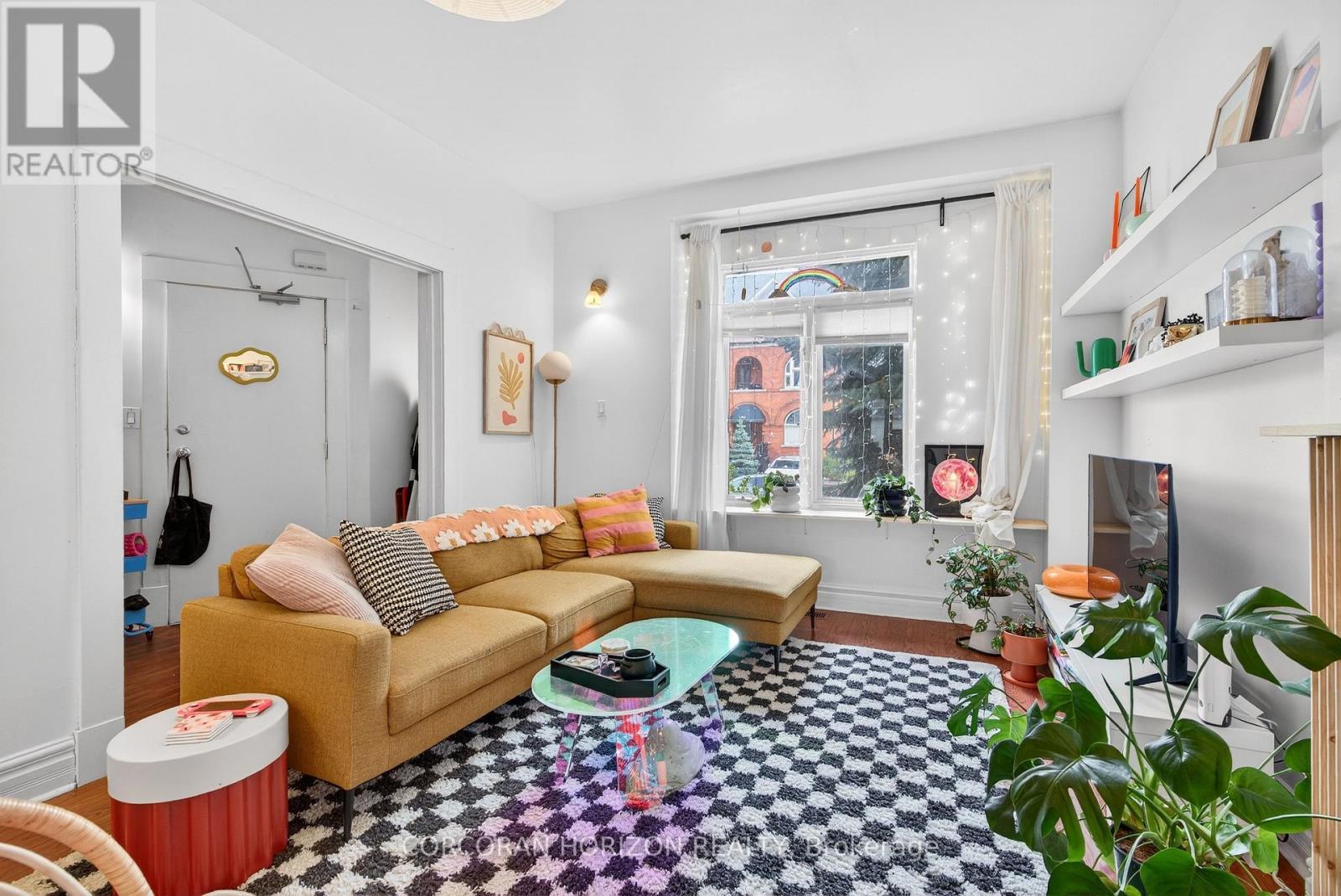 256 Keele Street, Toronto, ON - Indoor Photo Showing Living Room