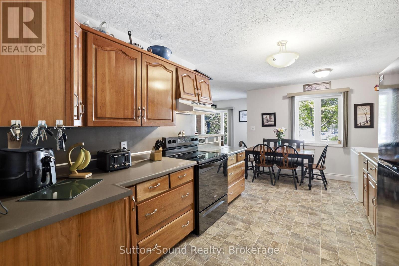 Abundance of Cupboard Space - 1565 7Th Avenue E, Owen Sound, ON