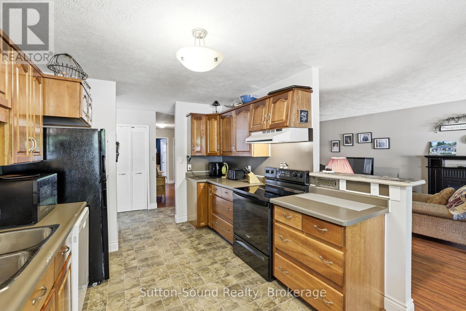 Beautiful Updated Kitchen - 1565 7Th Avenue E, Owen Sound, ON