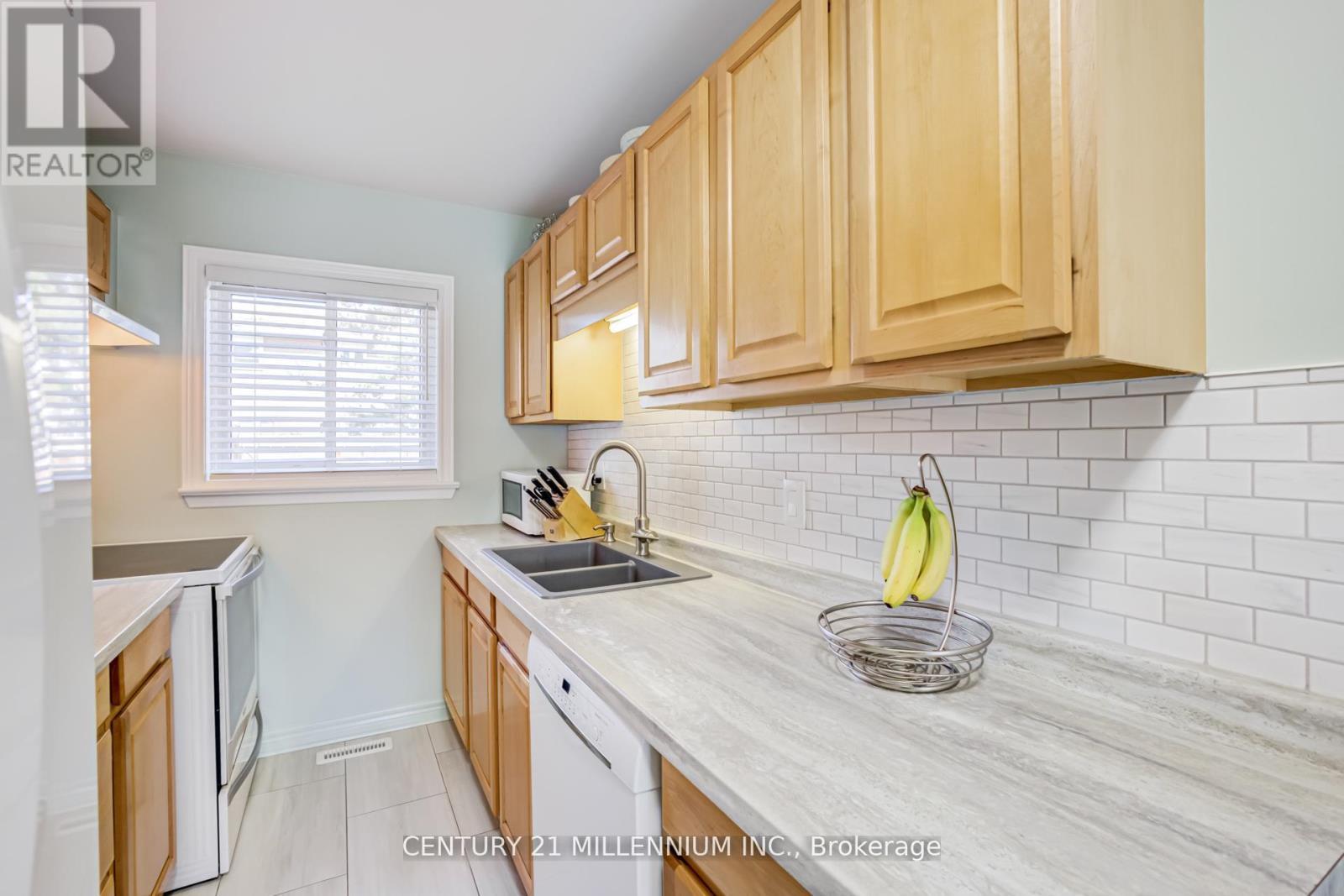 17 - 17 Craigleigh Crescent, Brampton, ON - Indoor Photo Showing Kitchen With Double Sink