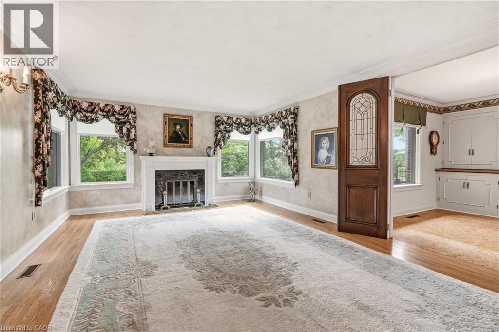 364 Shoreview Road, Burlington, ON - Indoor Photo Showing Living Room With Fireplace