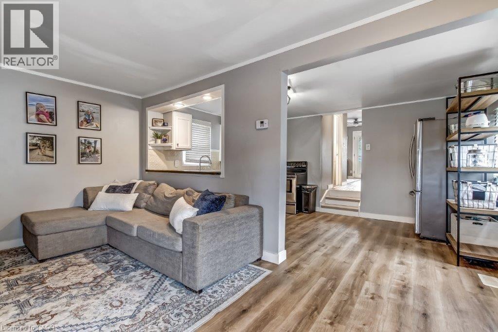 12 Pansy Avenue, Port Dover, ON - Indoor Photo Showing Living Room