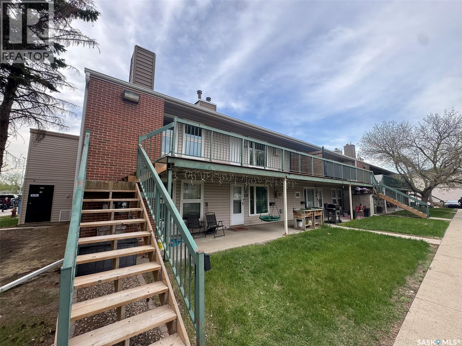 230 Gore Place, Regina, SK - Outdoor With Deck Patio Veranda