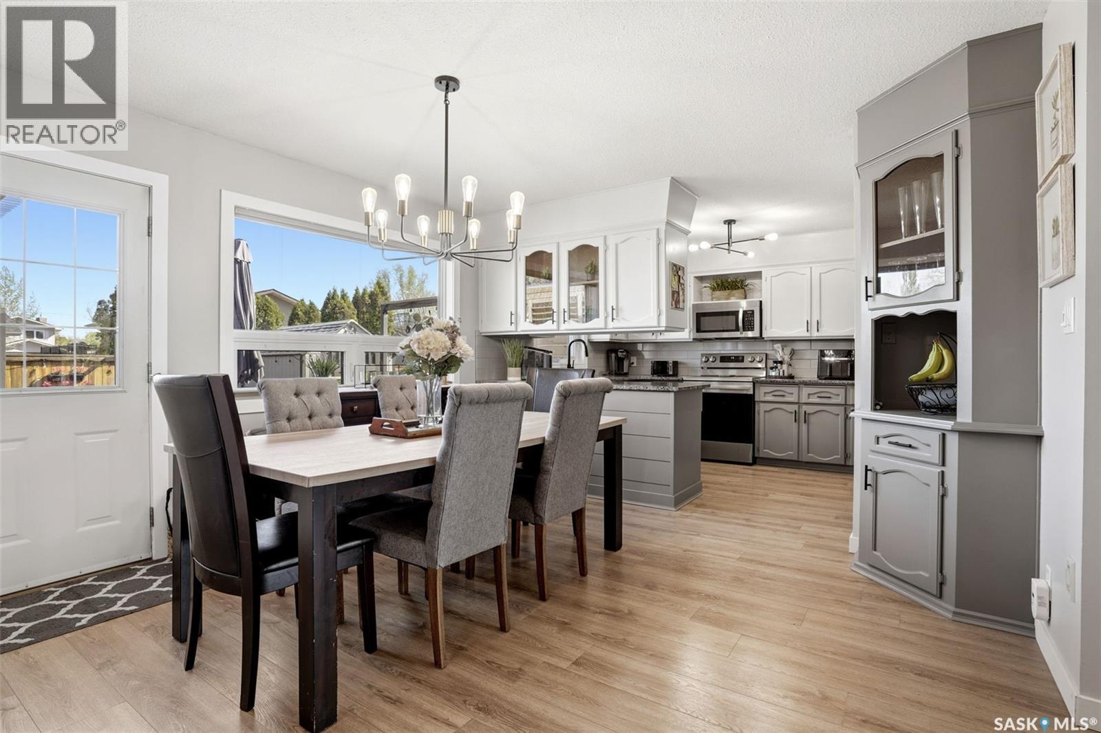 10 Louise Crescent, Regina, SK - Indoor Photo Showing Dining Room