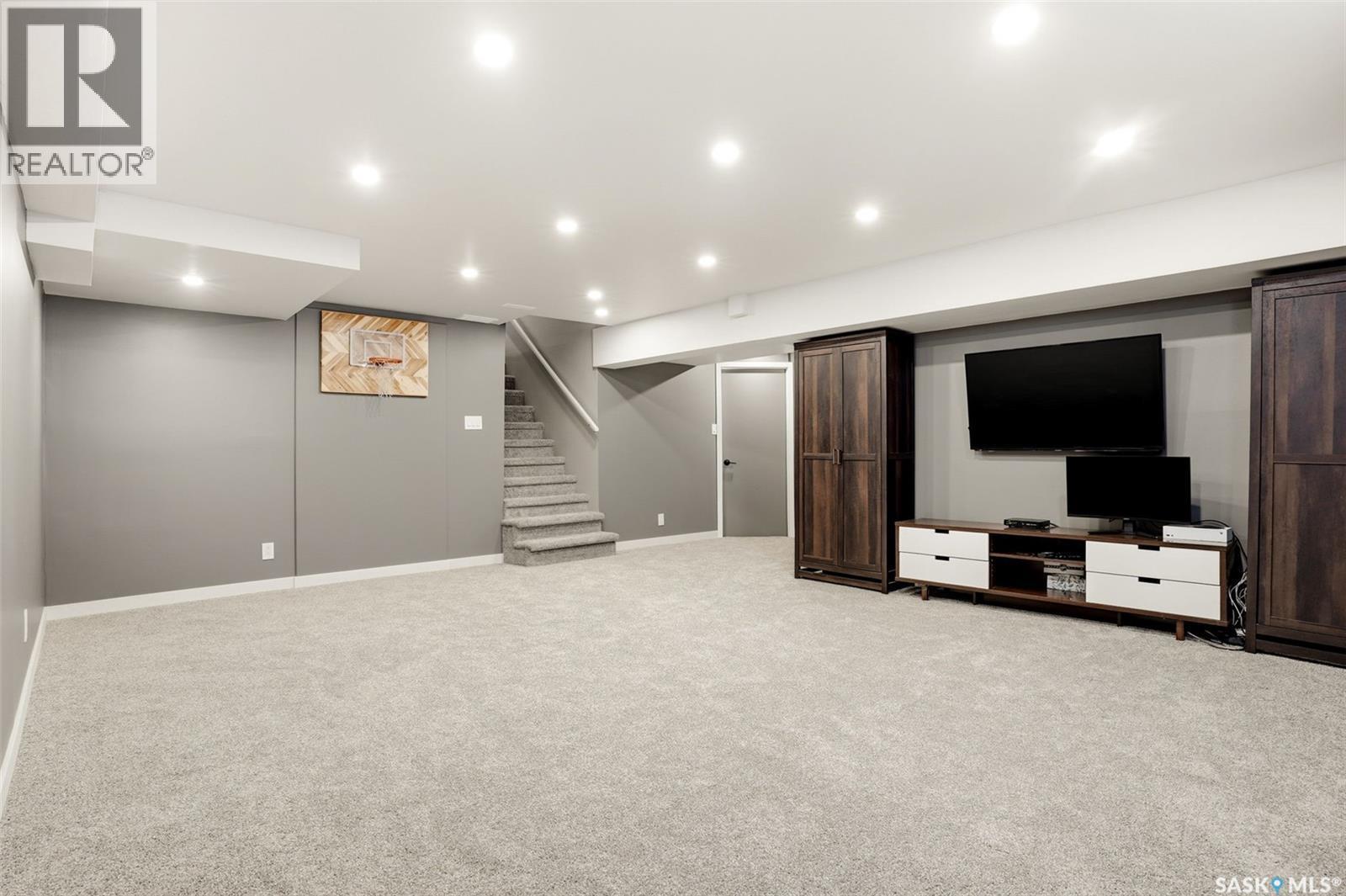 10 Louise Crescent, Regina, SK - Indoor Photo Showing Basement