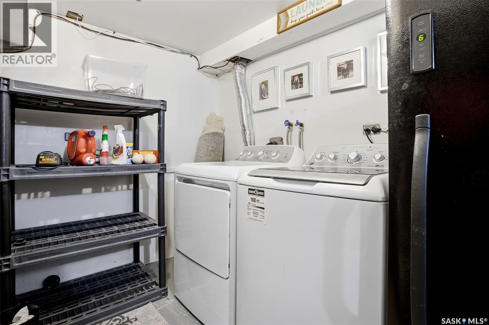 10 Louise Crescent, Regina, SK - Indoor Photo Showing Laundry Room
