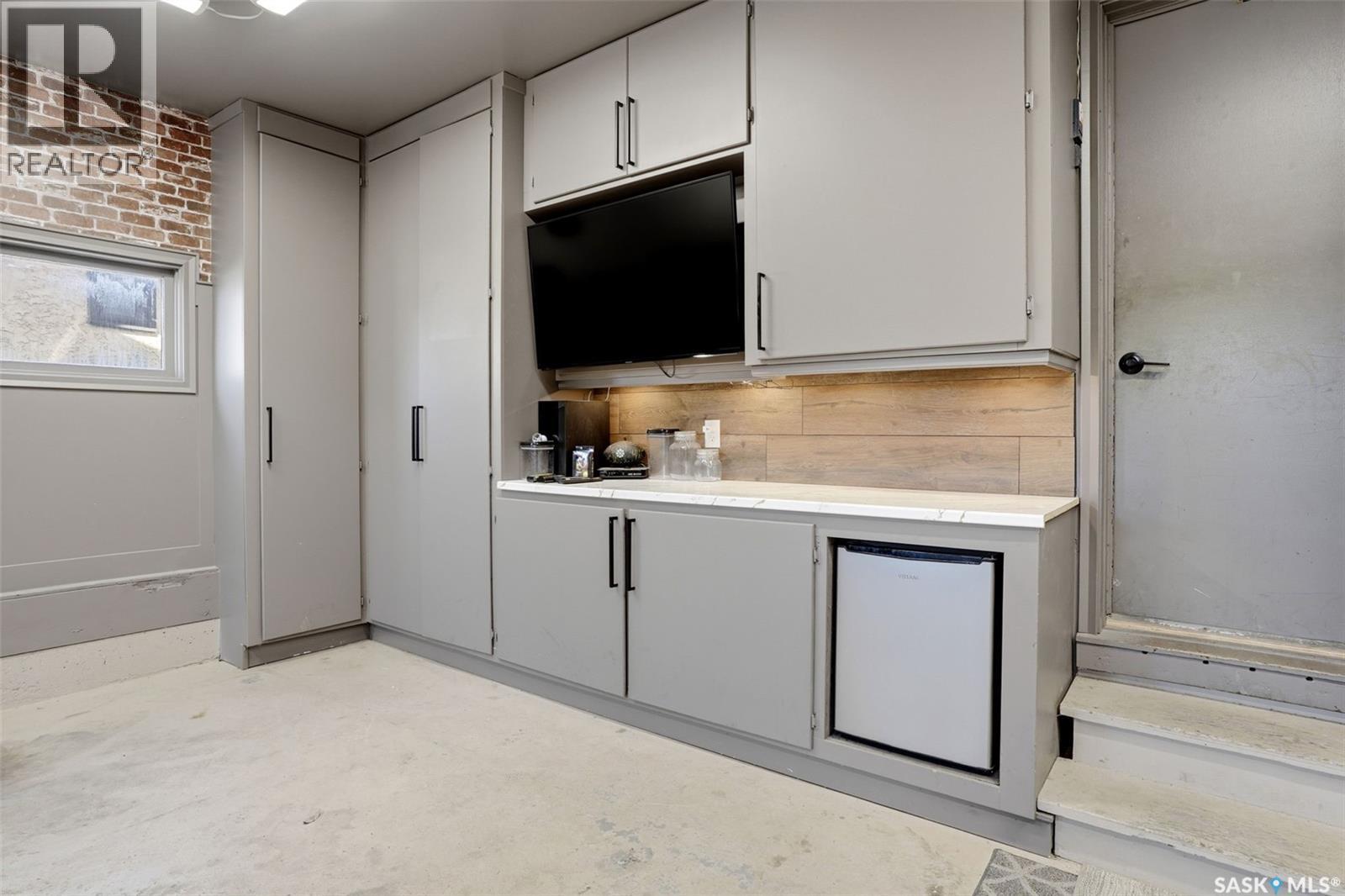 10 Louise Crescent, Regina, SK - Indoor