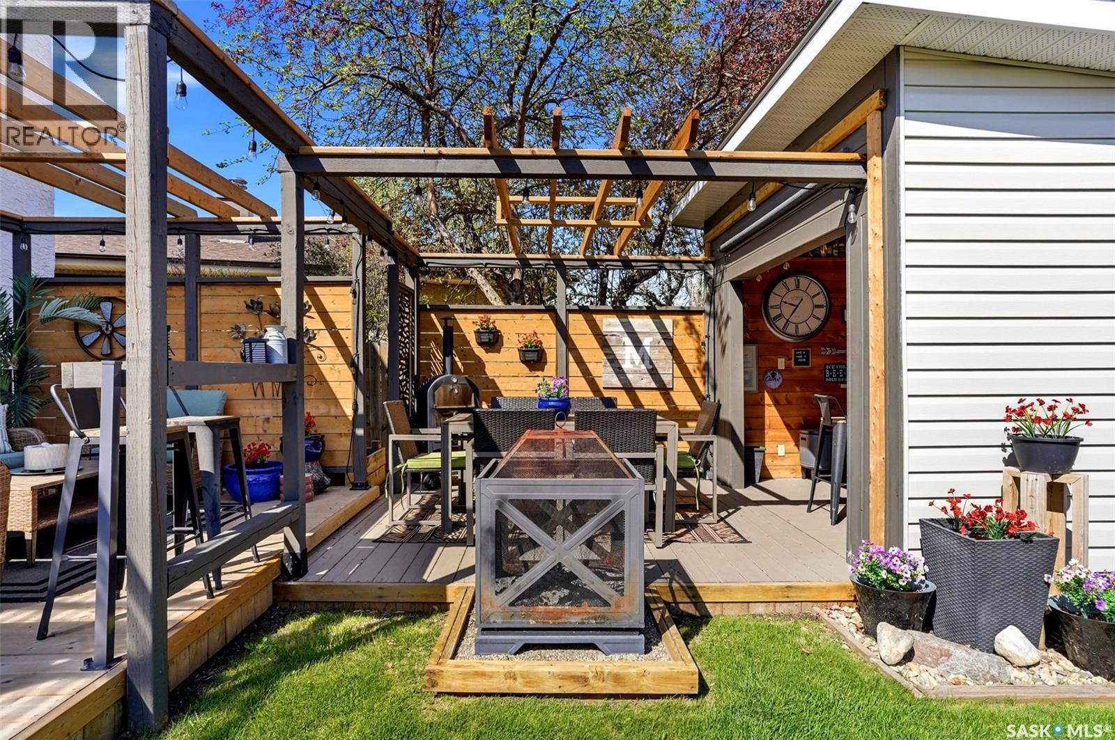 10 Louise Crescent, Regina, SK - Outdoor With Exterior