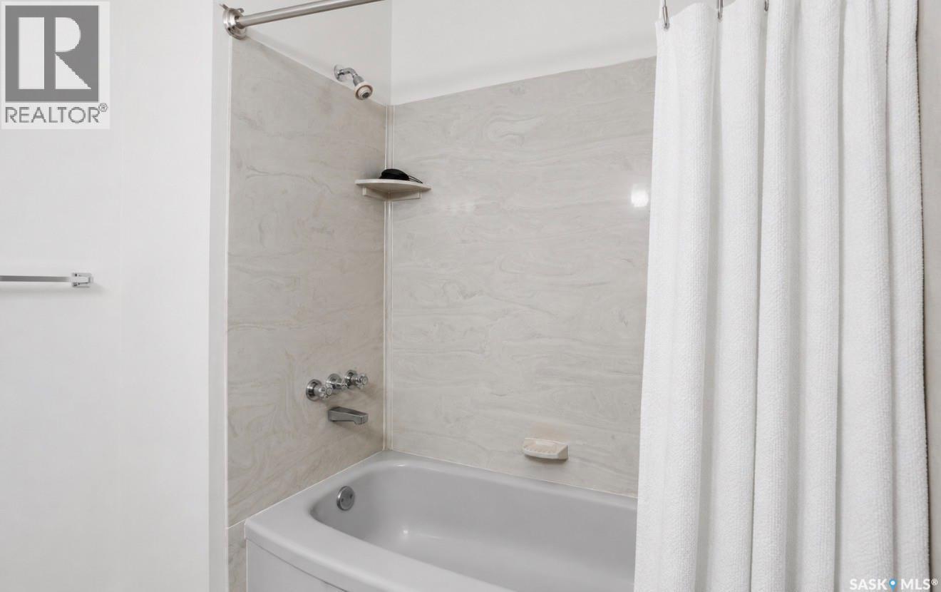 314 Waterbury Road, Saskatoon, SK - Indoor Photo Showing Bathroom