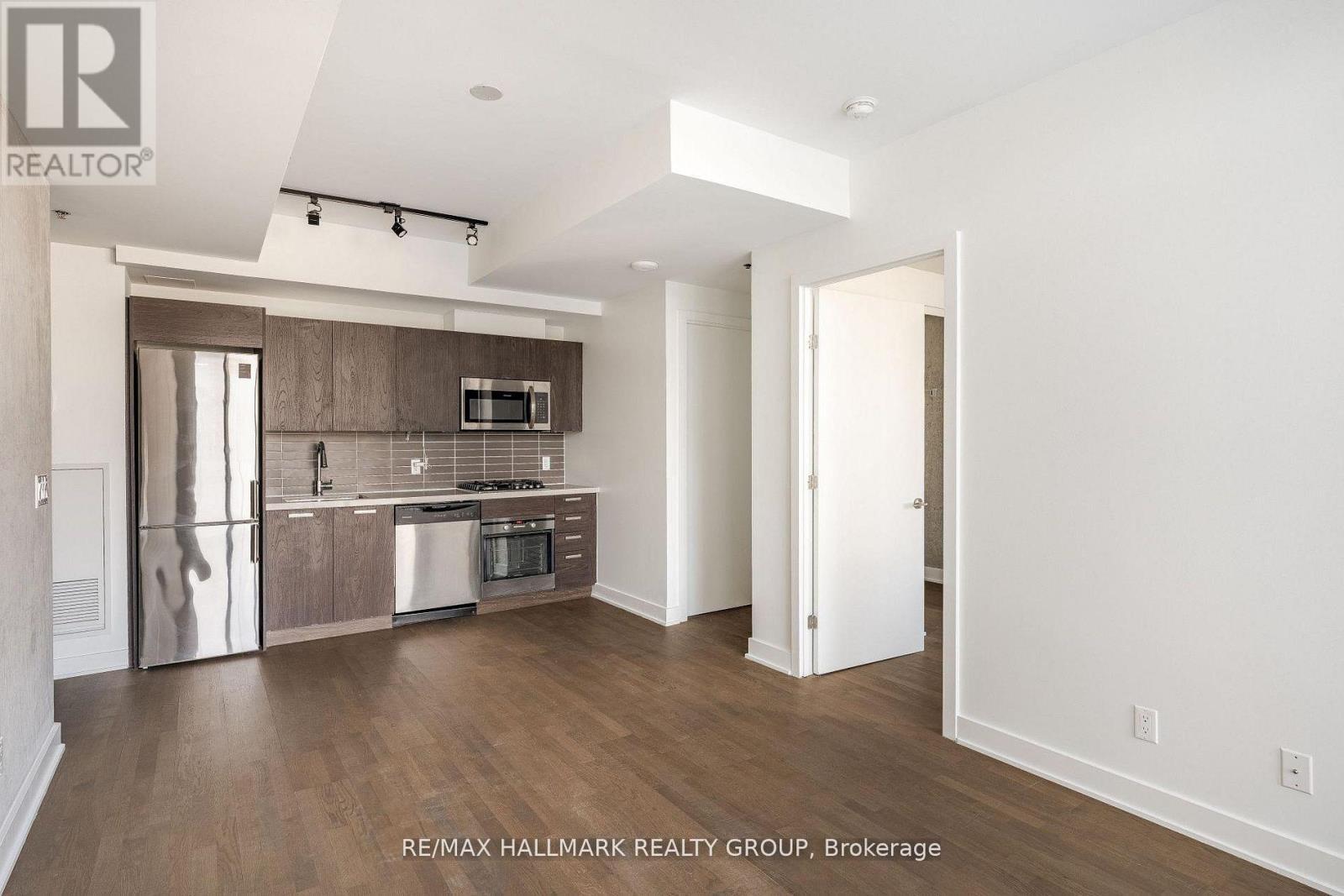 710 - 203 Catherine Street W, Ottawa, ON - Indoor Photo Showing Kitchen With Stainless Steel Kitchen