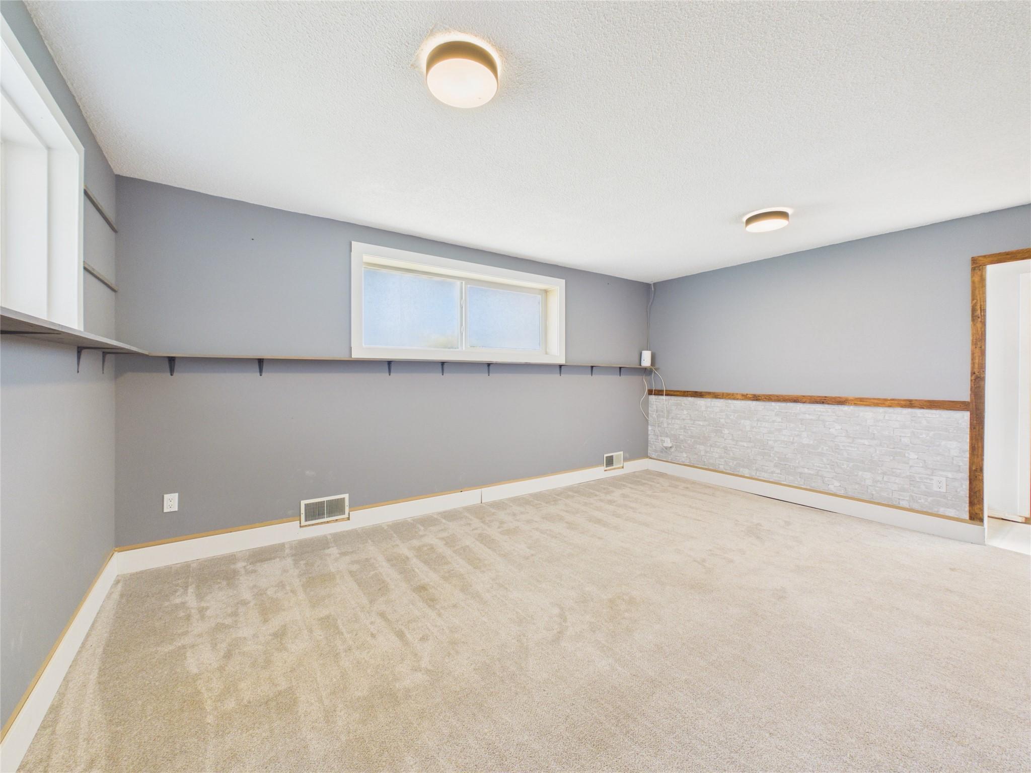 301 4Th Avenue, Cranbrook, BC - Indoor Photo Showing Other Room