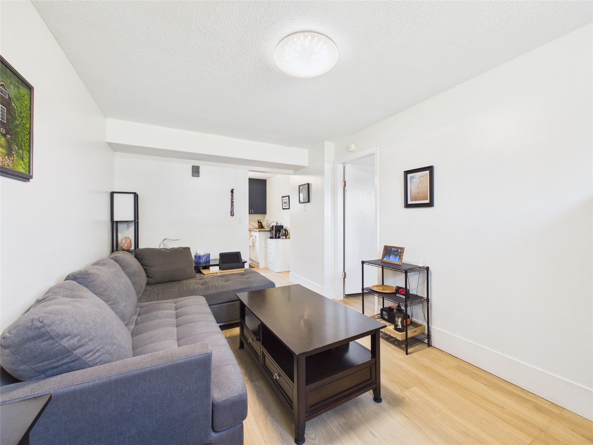 301 4Th Avenue, Cranbrook, BC - Indoor Photo Showing Living Room