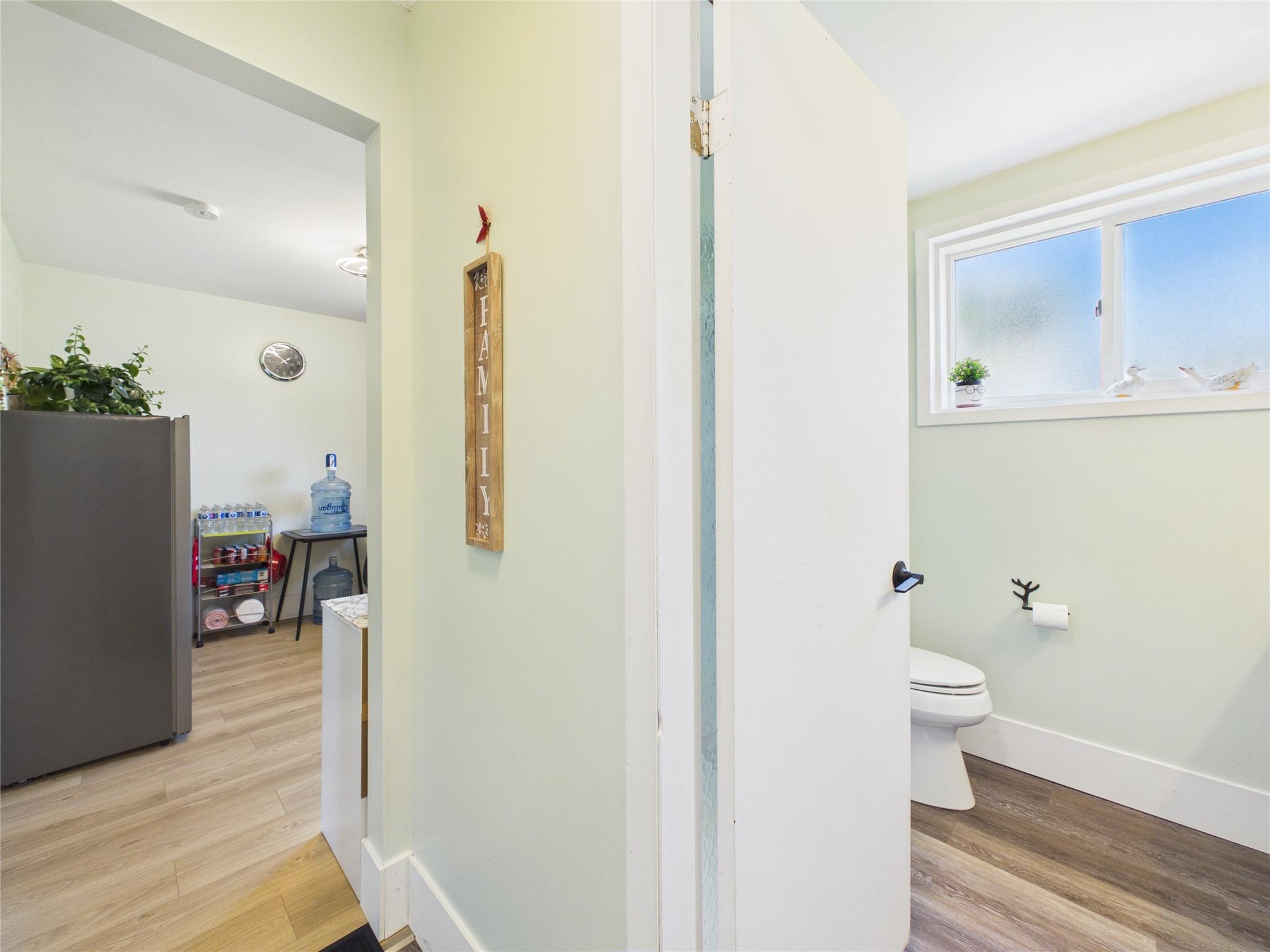 301 4Th Avenue, Cranbrook, BC - Indoor Photo Showing Bathroom