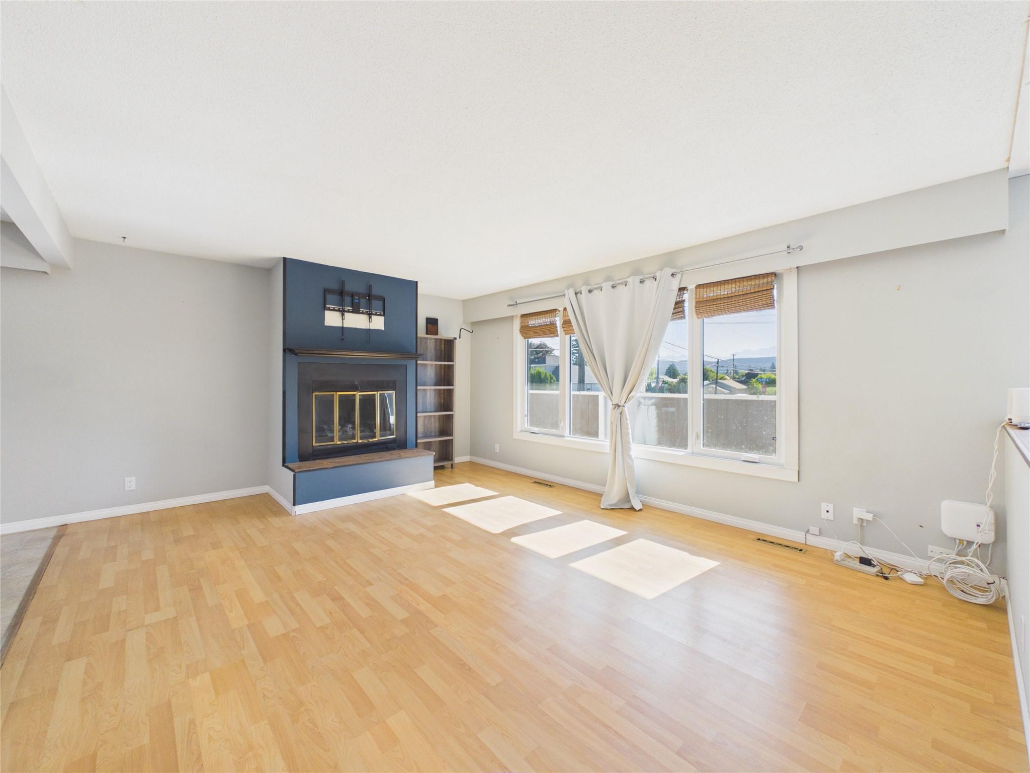 301 4Th Avenue, Cranbrook, BC - Indoor With Fireplace