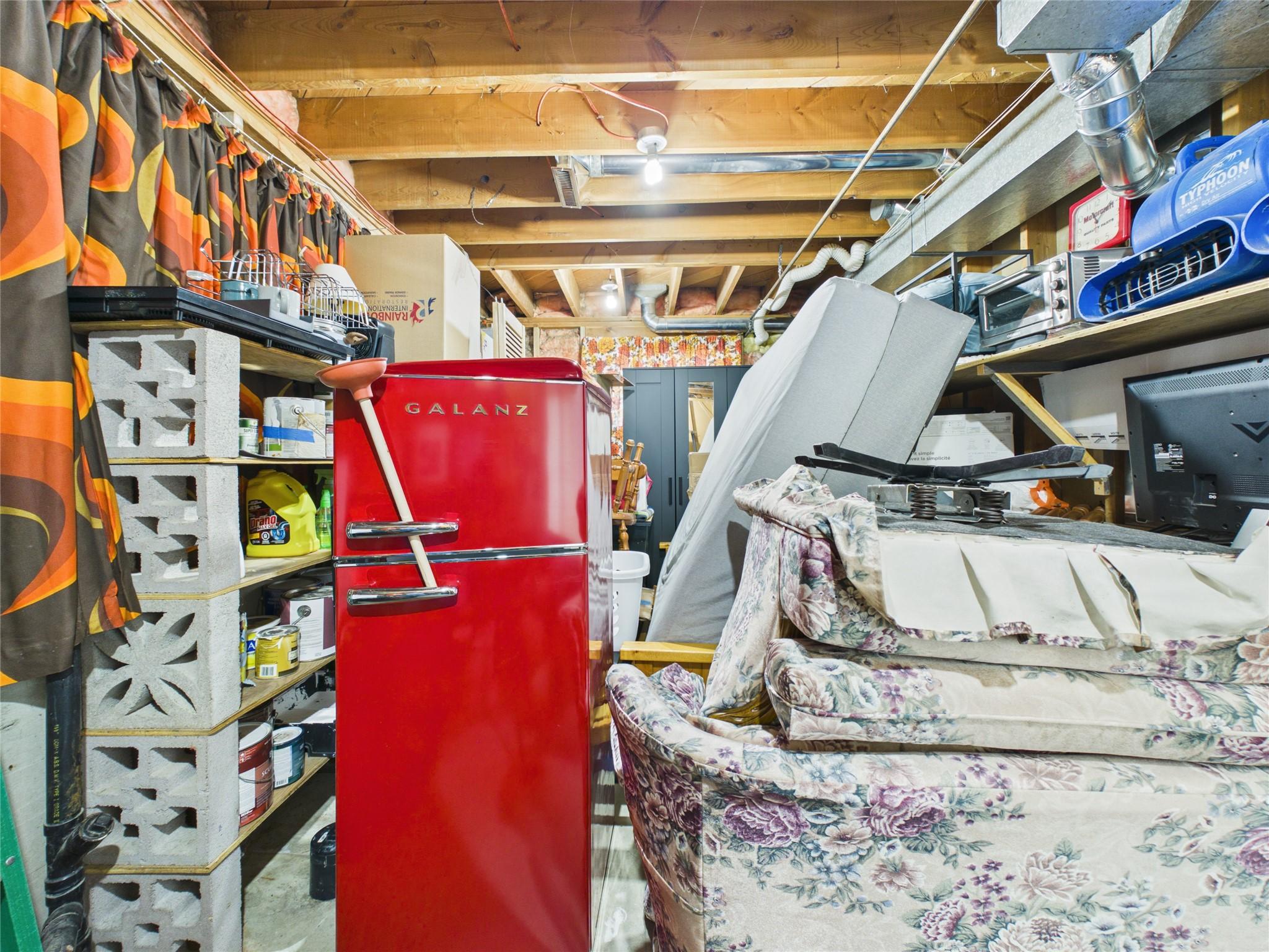 301 4Th Avenue, Cranbrook, BC - Indoor