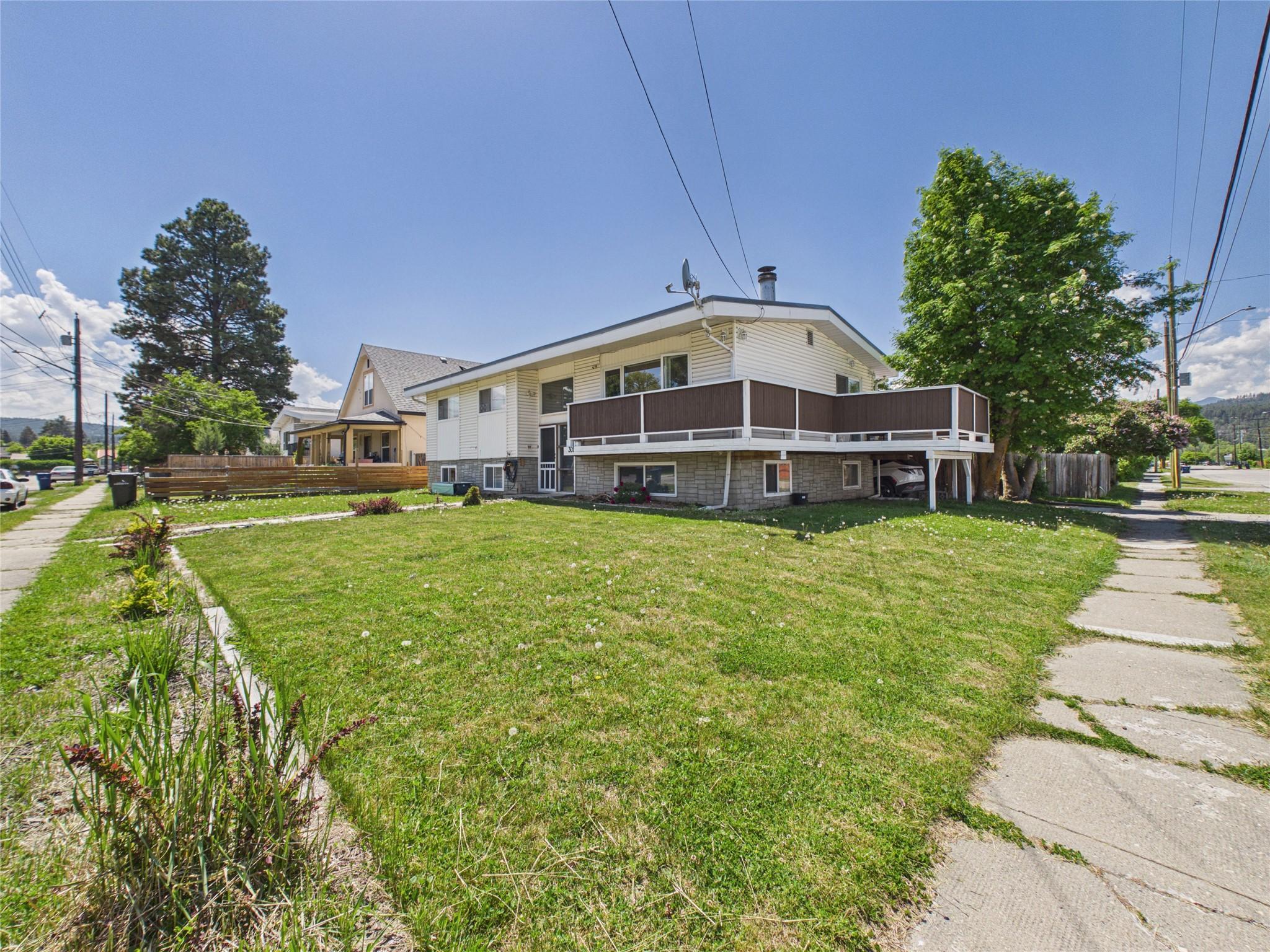 301 4Th Avenue, Cranbrook, BC - Outdoor With Deck Patio Veranda