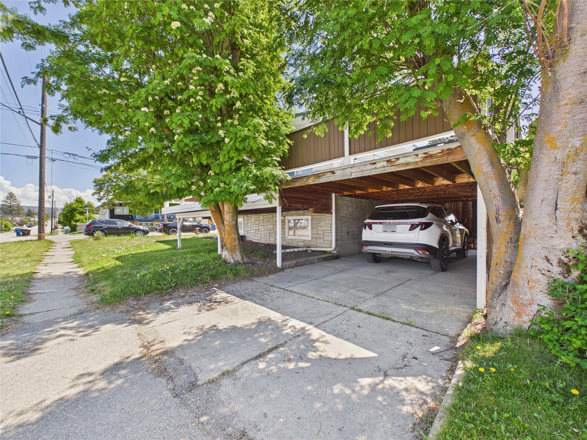 301 4Th Avenue, Cranbrook, BC - Outdoor