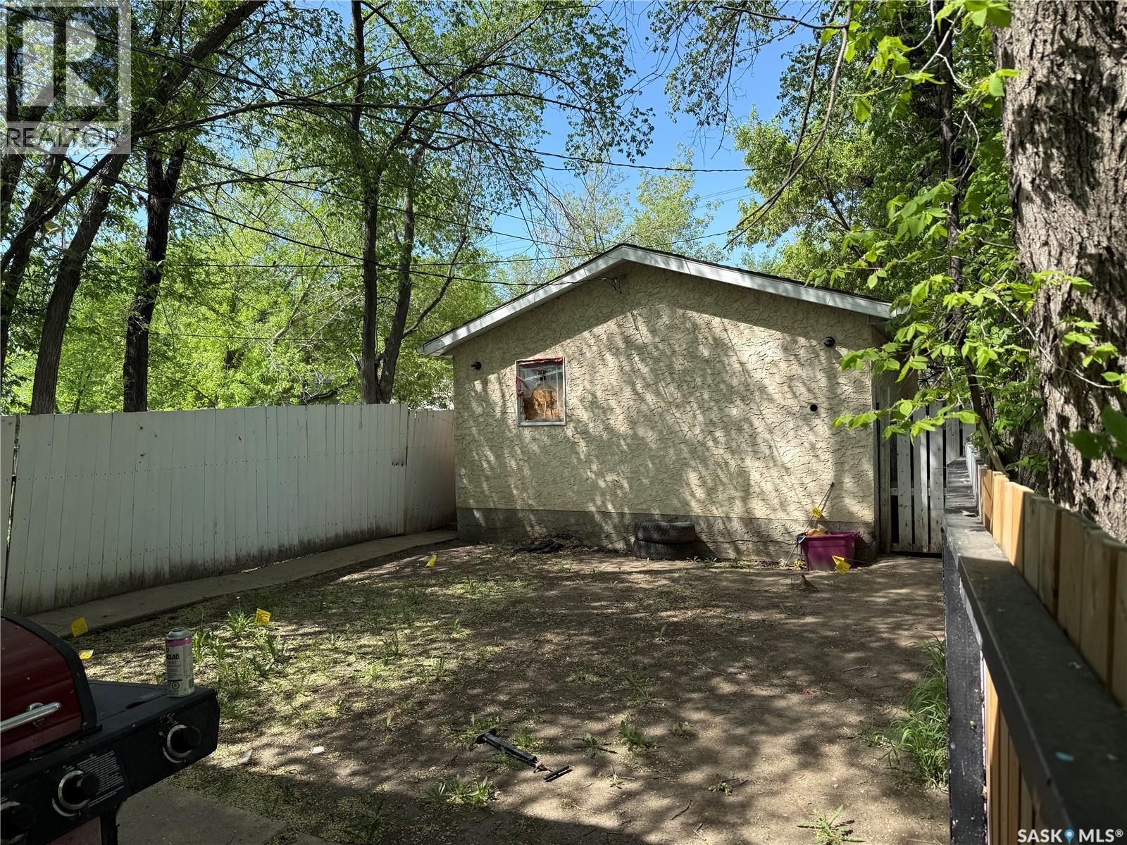 111 M Avenue S, Saskatoon, SK - Outdoor