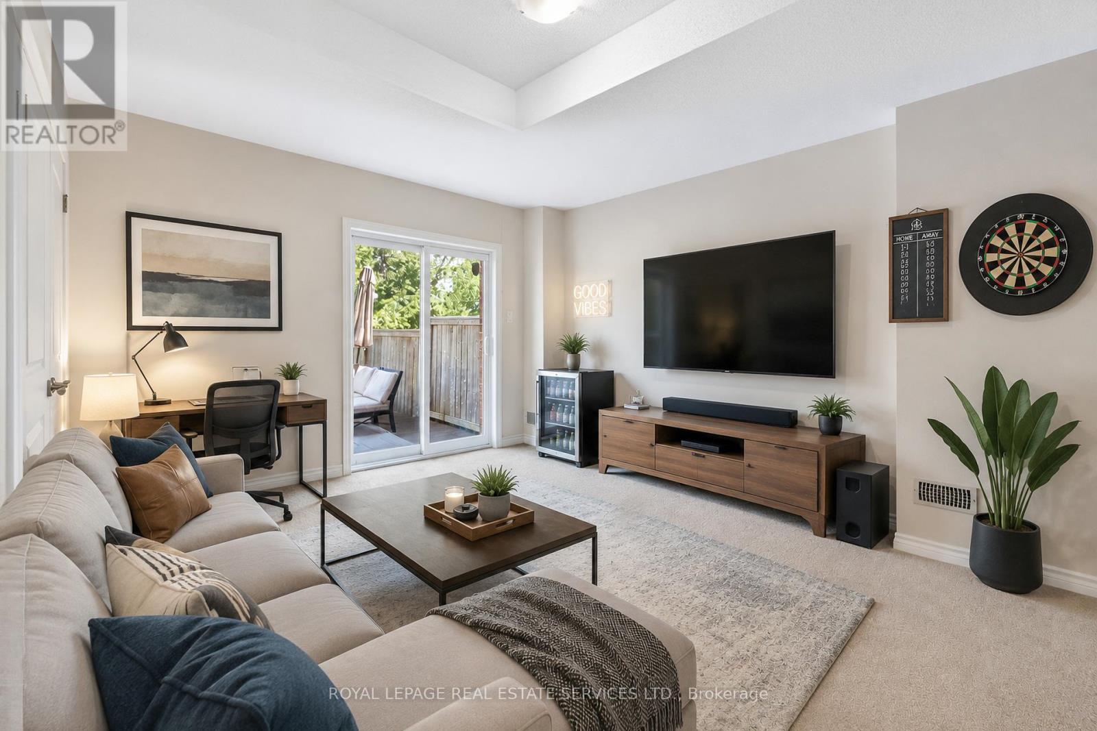 61 Pidgeon Street, Toronto, ON - Indoor Photo Showing Living Room