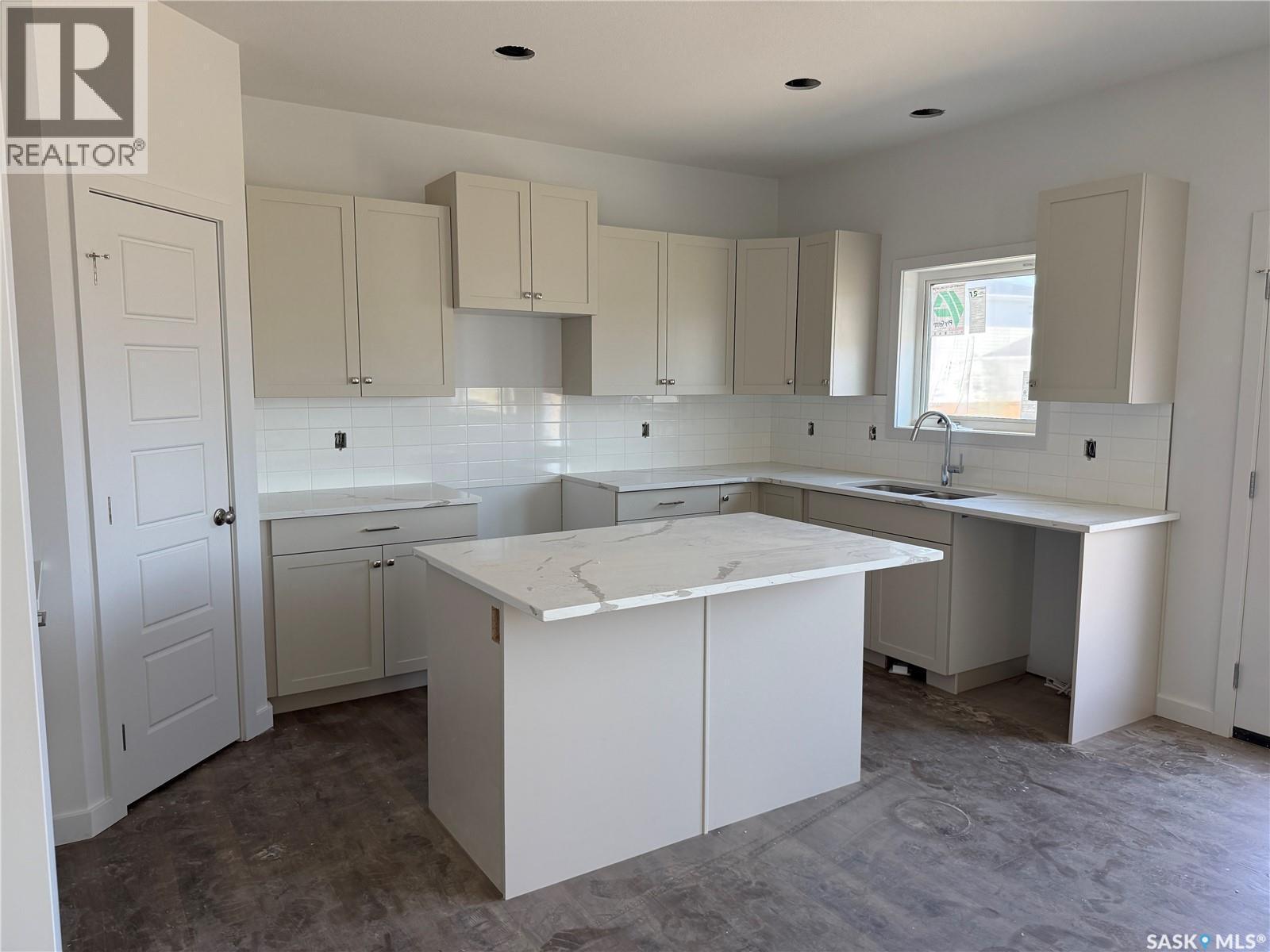 327 Cowessess Road, Saskatoon, SK - Indoor Photo Showing Kitchen