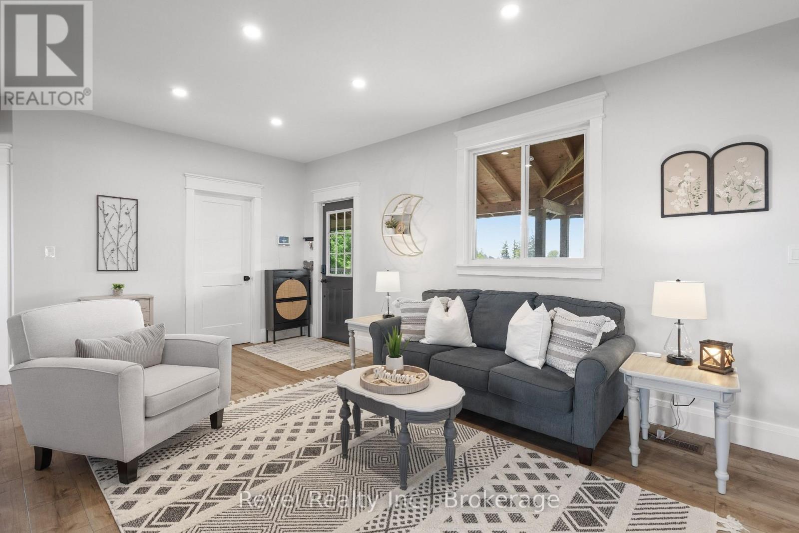 454 Colborne Street W, Kawartha Lakes (Lindsay), ON - Indoor Photo Showing Living Room