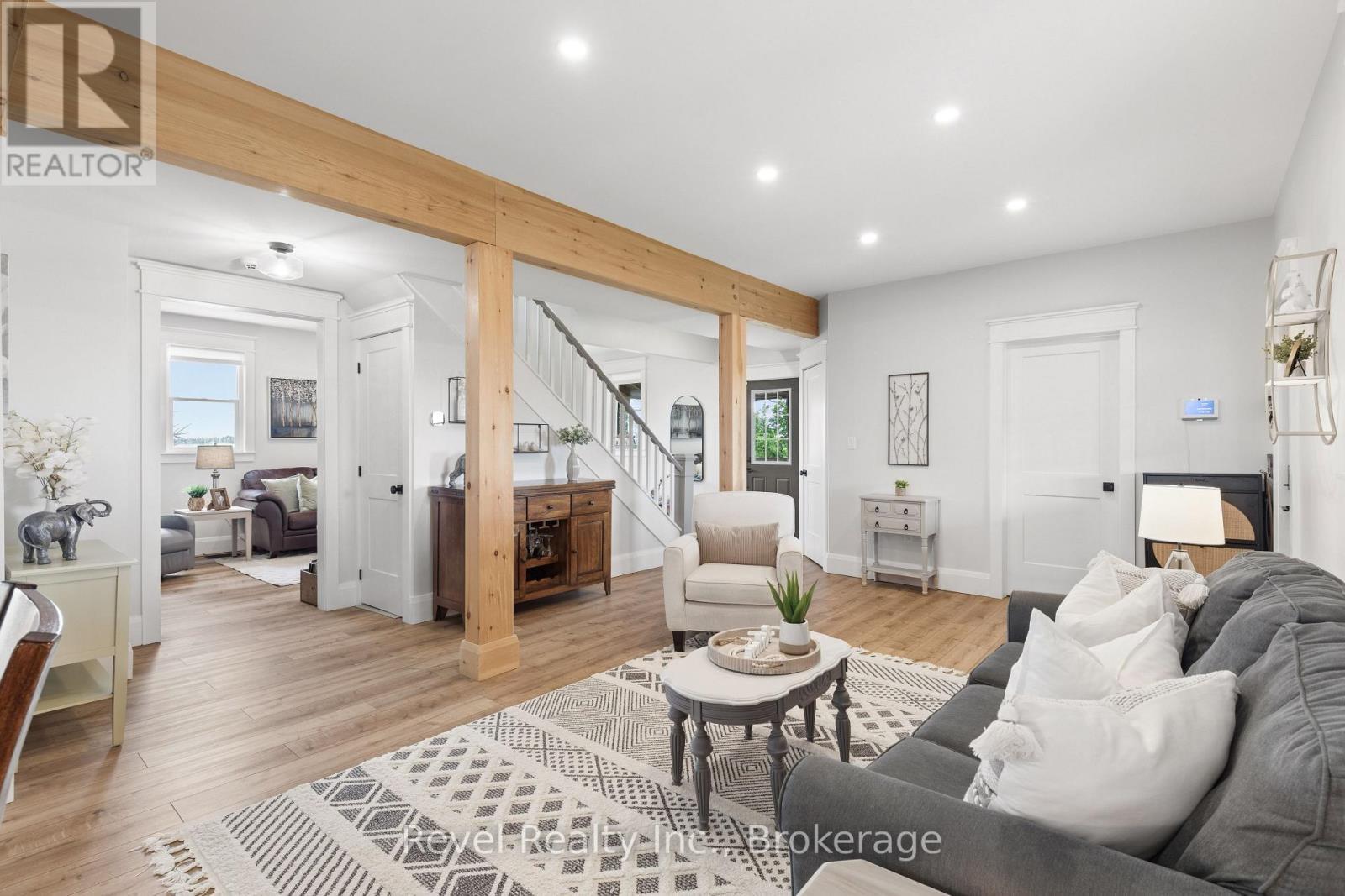 454 Colborne Street W, Kawartha Lakes (Lindsay), ON - Indoor Photo Showing Living Room