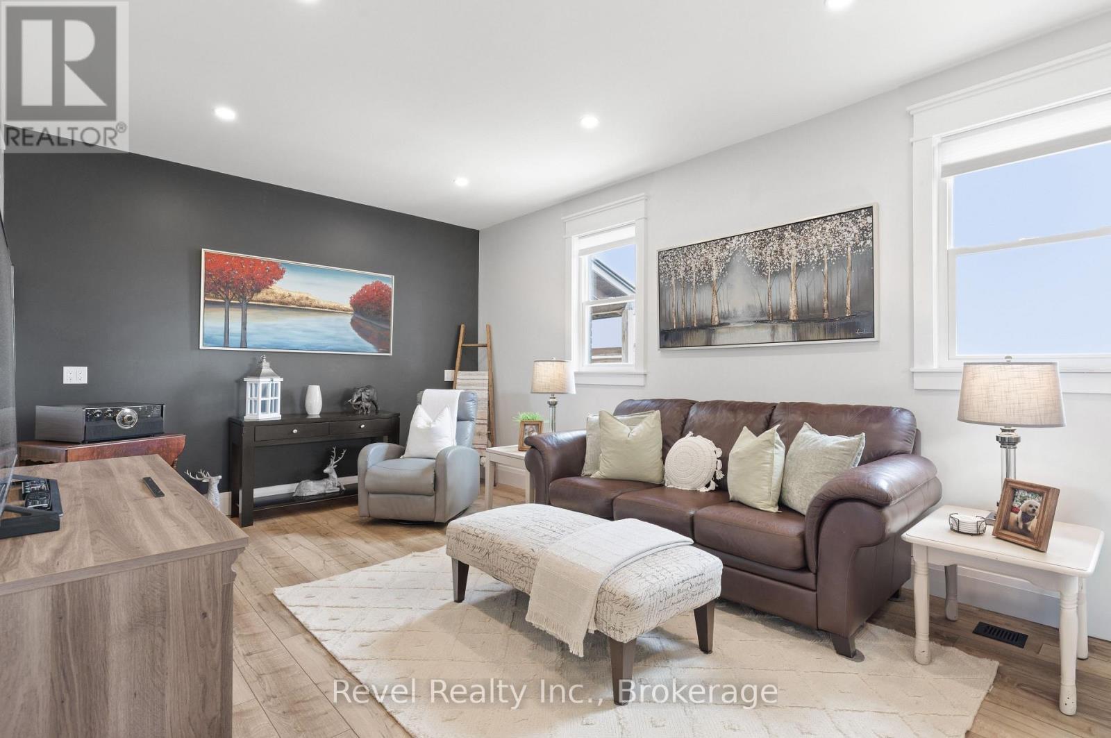454 Colborne Street W, Kawartha Lakes (Lindsay), ON - Indoor Photo Showing Living Room