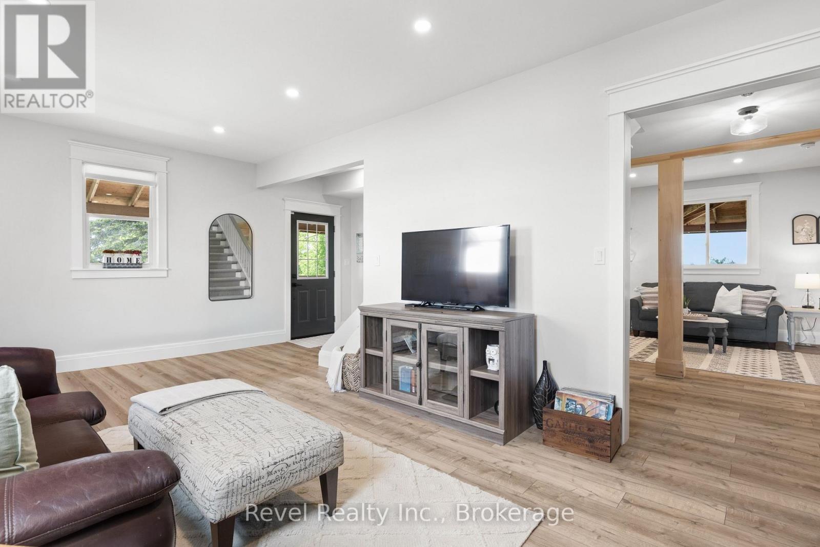 454 Colborne Street W, Kawartha Lakes (Lindsay), ON - Indoor Photo Showing Living Room