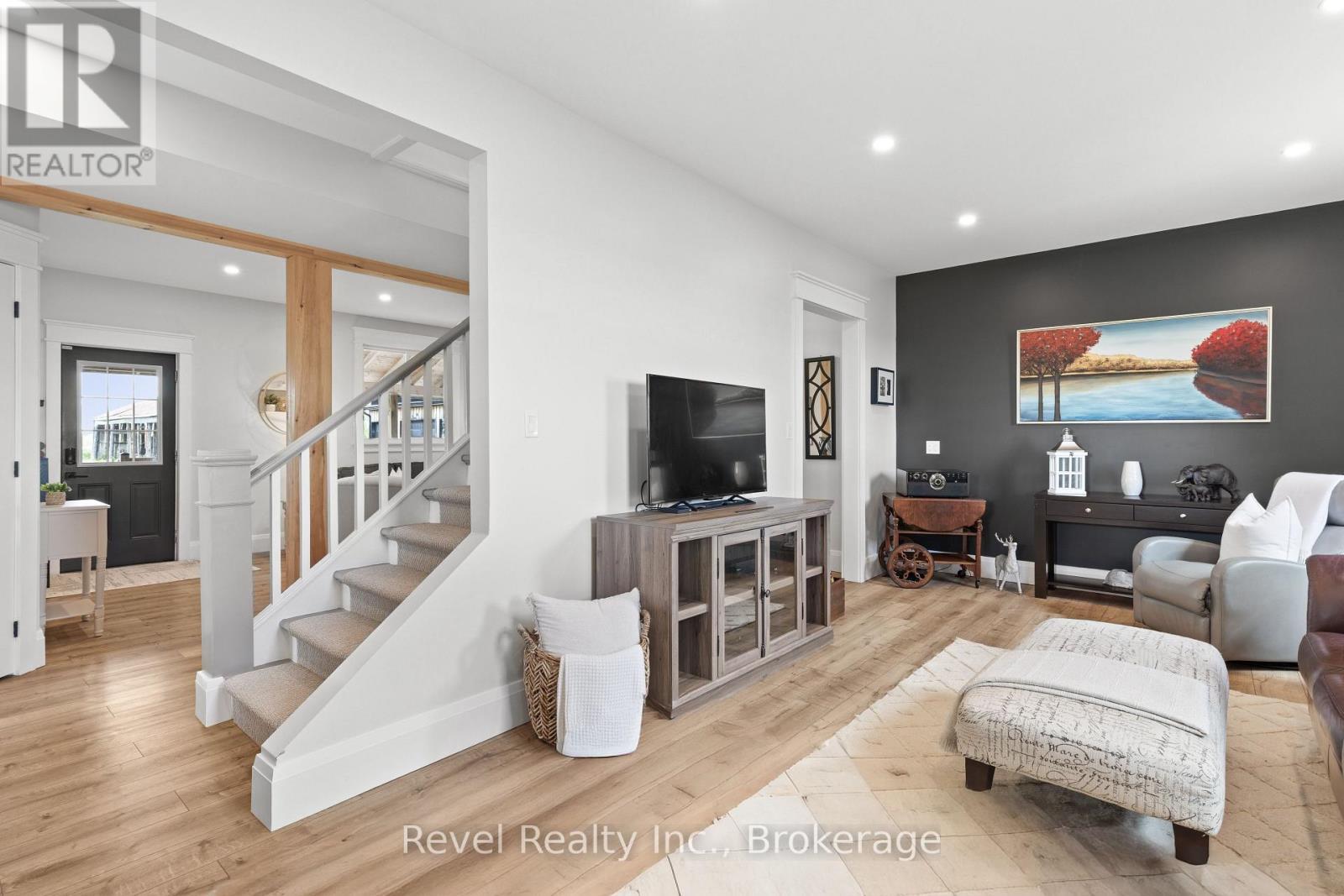 454 Colborne Street W, Kawartha Lakes (Lindsay), ON - Indoor Photo Showing Living Room
