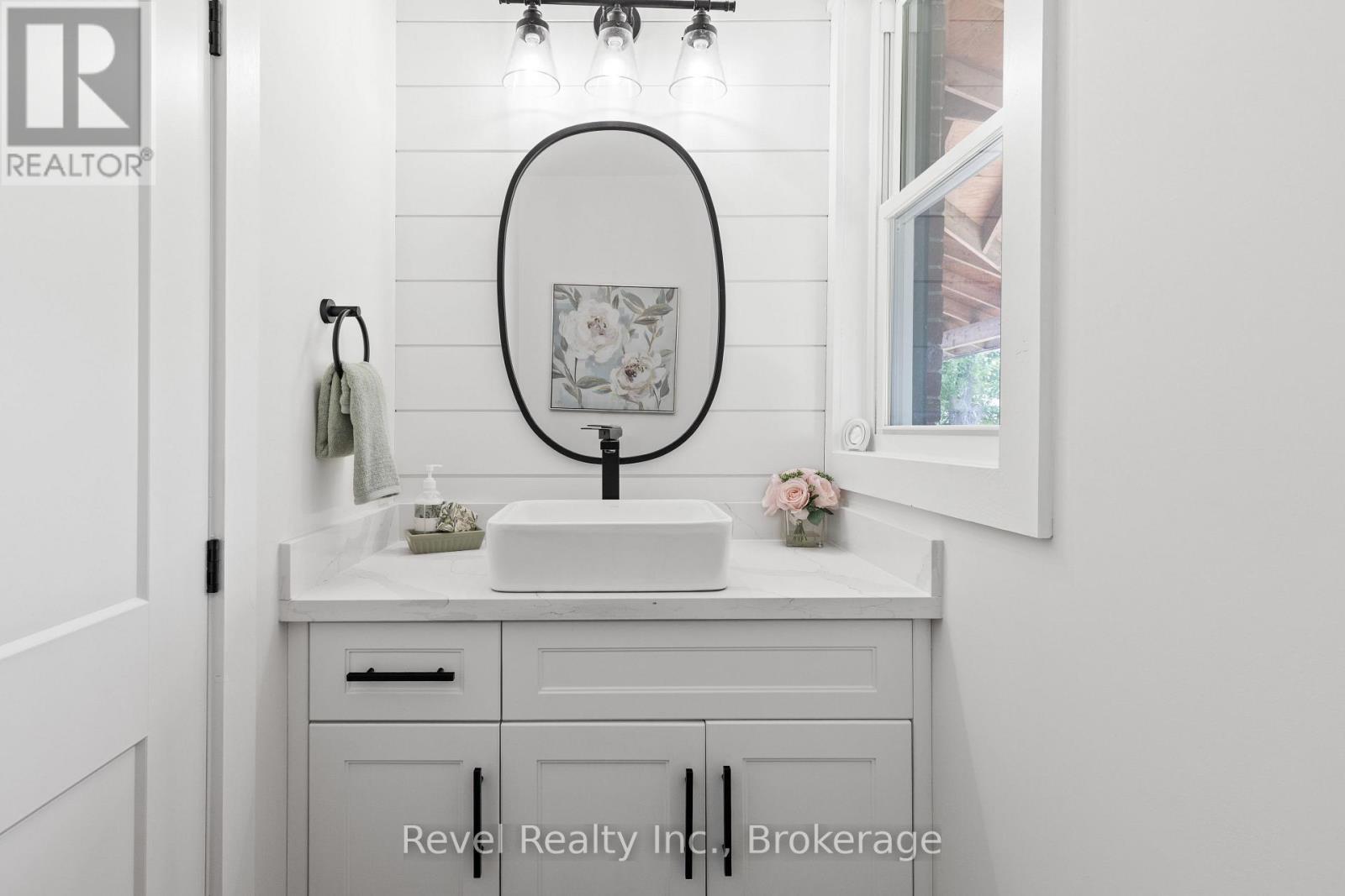 454 Colborne Street W, Kawartha Lakes (Lindsay), ON - Photo Showing Bathroom