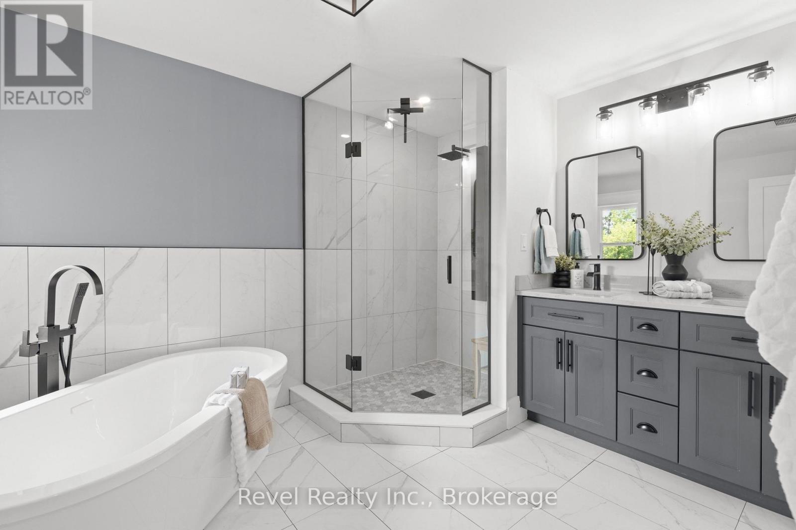 454 Colborne Street W, Kawartha Lakes (Lindsay), ON - Indoor Photo Showing Bathroom