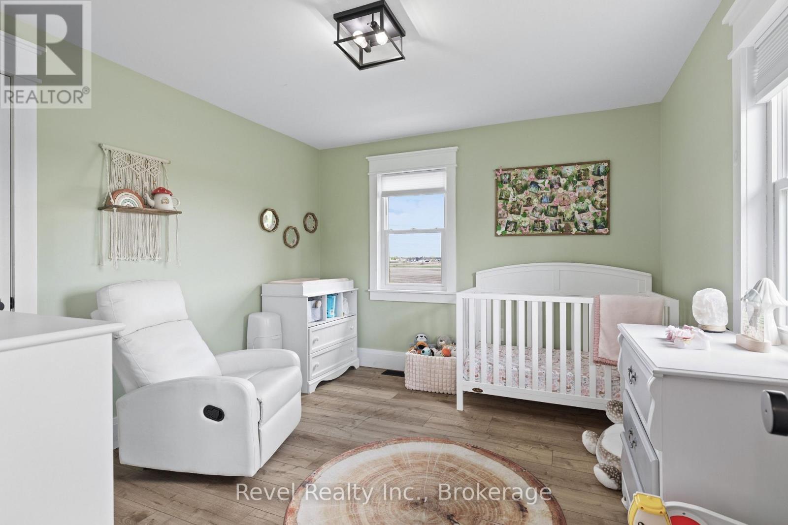 454 Colborne Street W, Kawartha Lakes (Lindsay), ON - Indoor Photo Showing Bedroom