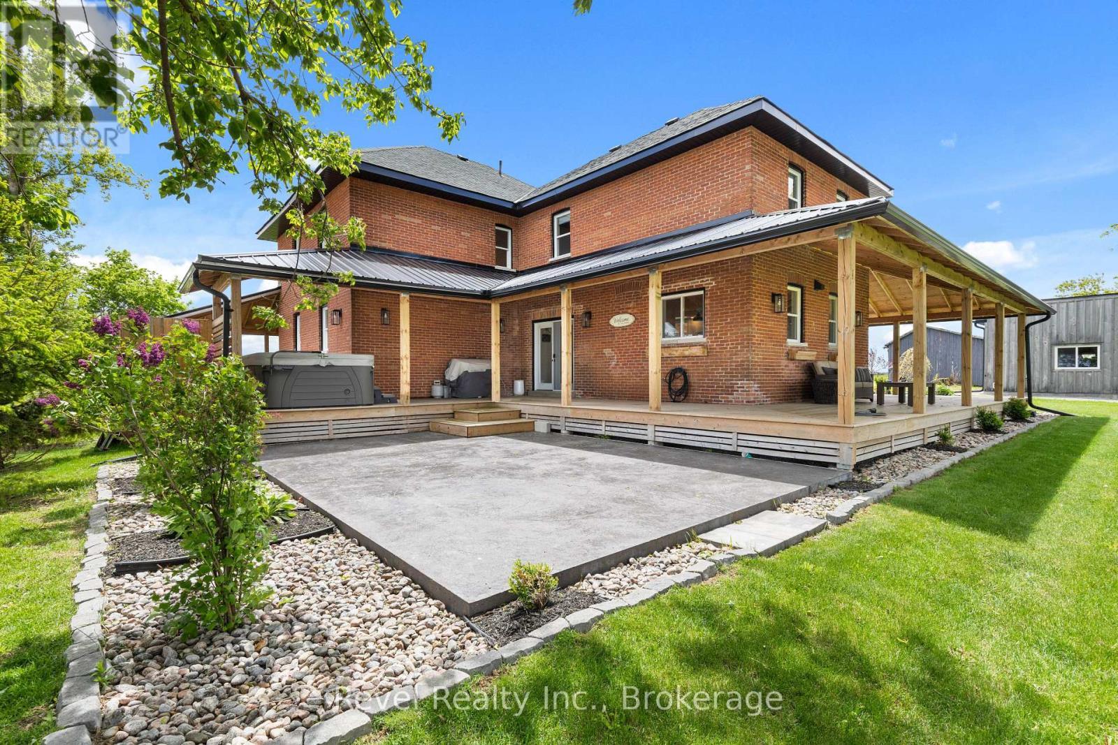 454 Colborne Street W, Kawartha Lakes (Lindsay), ON - Outdoor With Deck Patio Veranda
