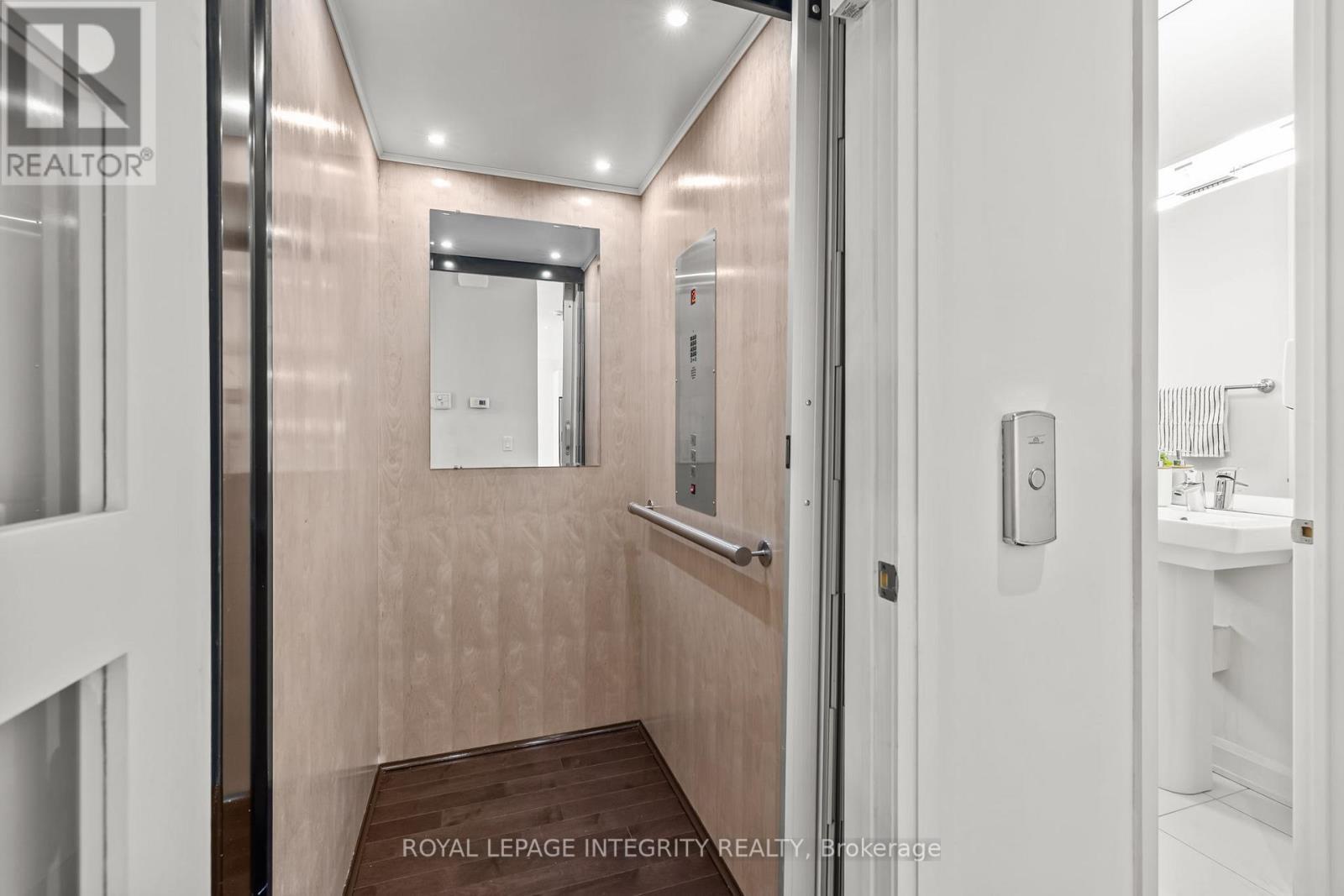 Elevator connecting all 3 levels - 143 Stonemeadow Drive, Ottawa, ON - Indoor Photo Showing Bathroom
