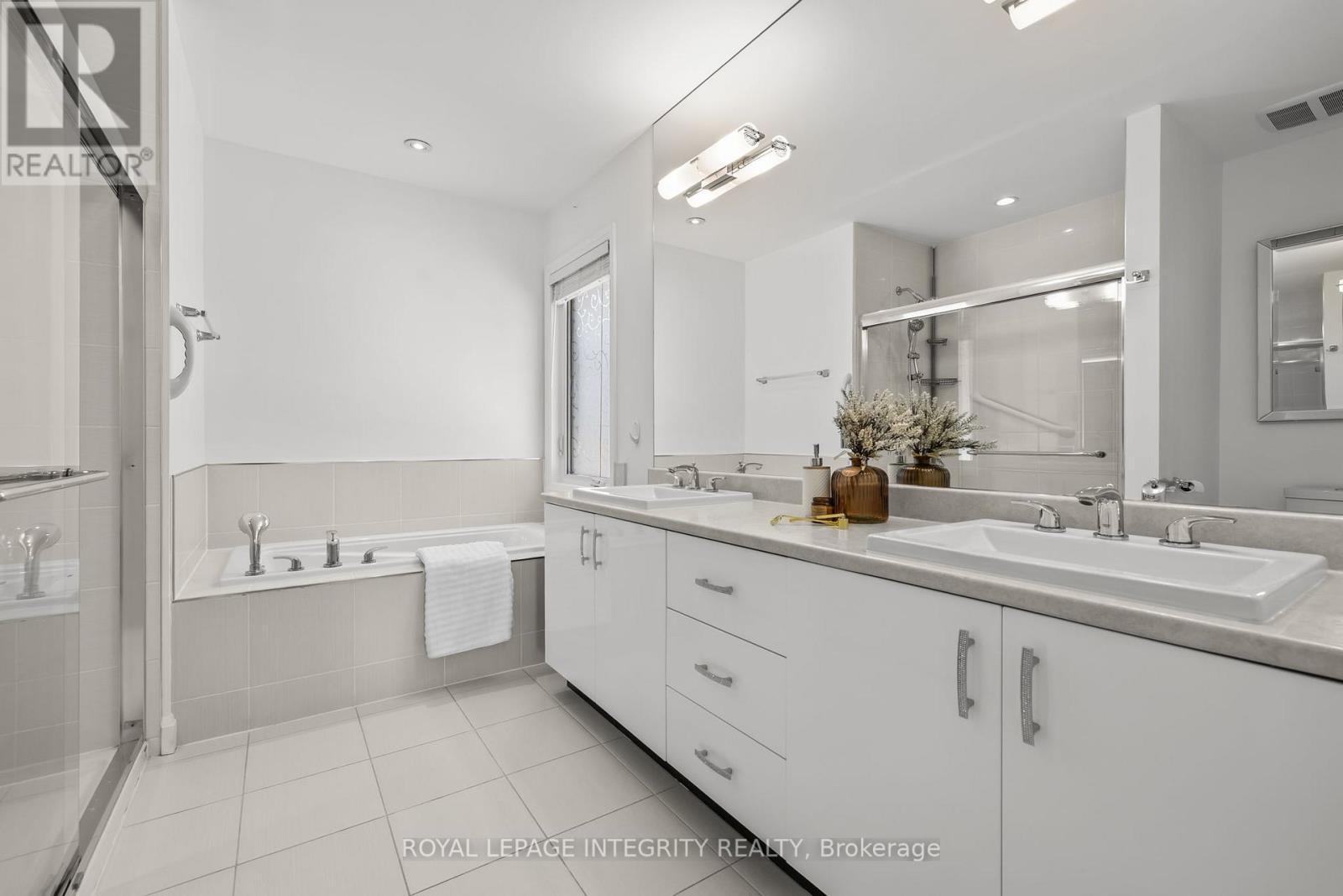 5 Piece ensuite with standing shower & soaker tub - 143 Stonemeadow Drive, Ottawa, ON - Indoor Photo Showing Bathroom