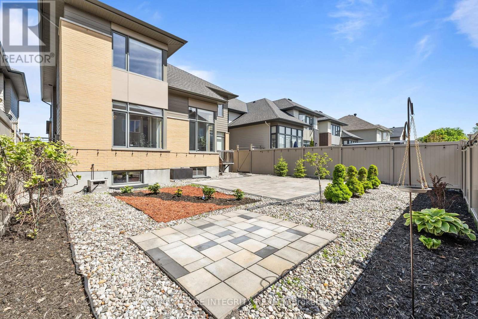 Landscaped backyard - 143 Stonemeadow Drive, Ottawa, ON - Outdoor