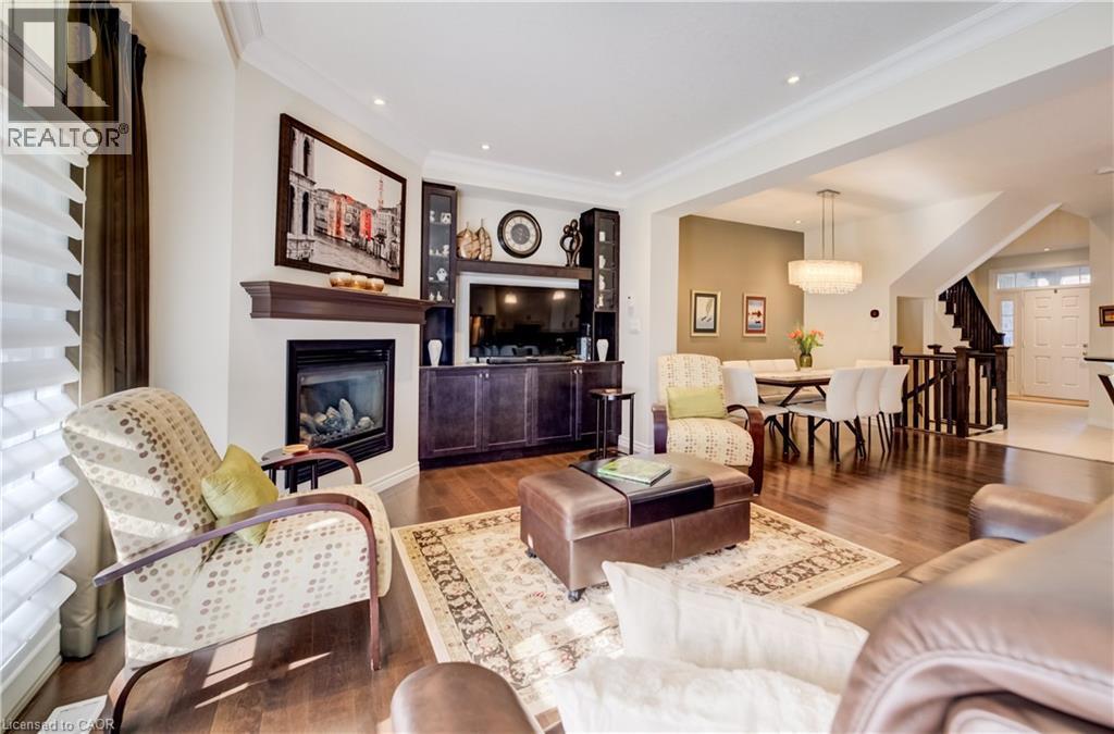 435 Winchester Drive Unit# 10, Waterloo, ON - Indoor Photo Showing Living Room With Fireplace
