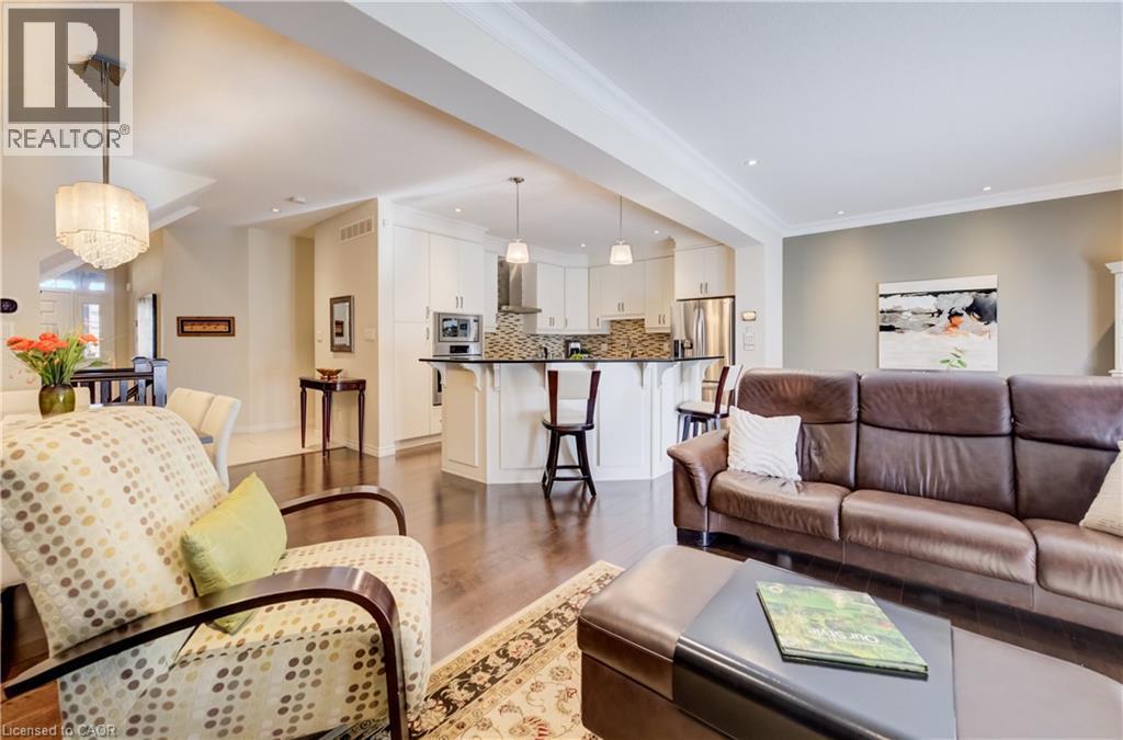 435 Winchester Drive Unit# 10, Waterloo, ON - Indoor Photo Showing Living Room