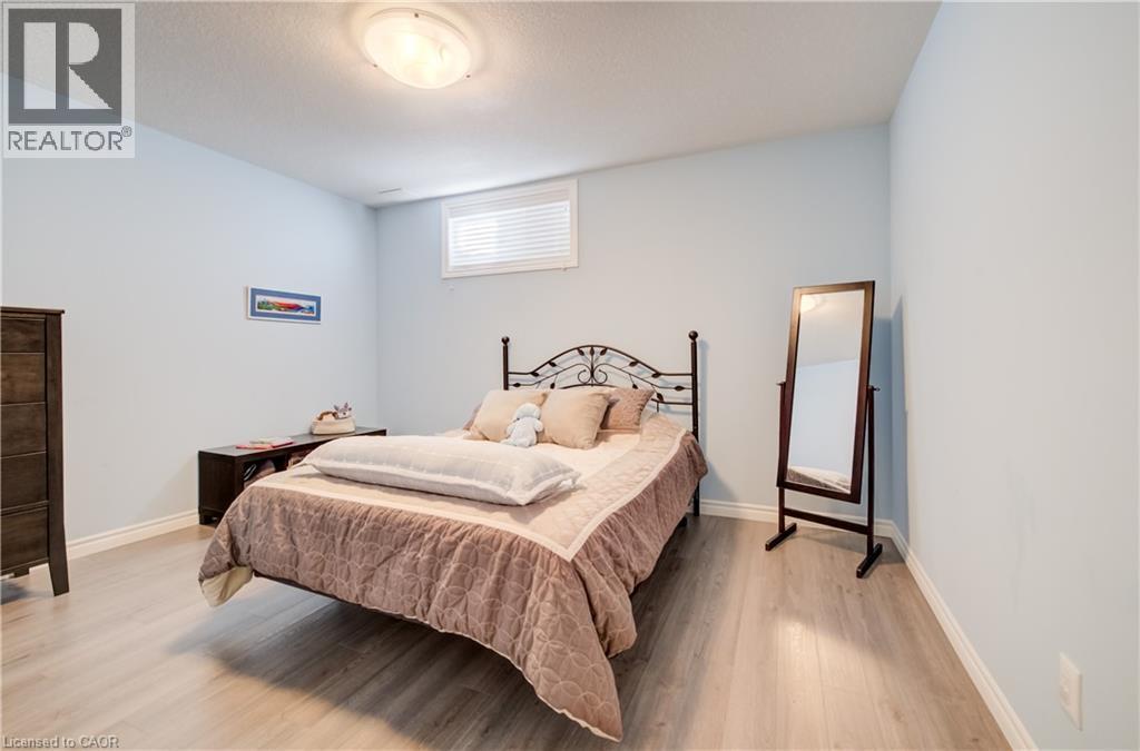 435 Winchester Drive Unit# 10, Waterloo, ON - Indoor Photo Showing Bedroom