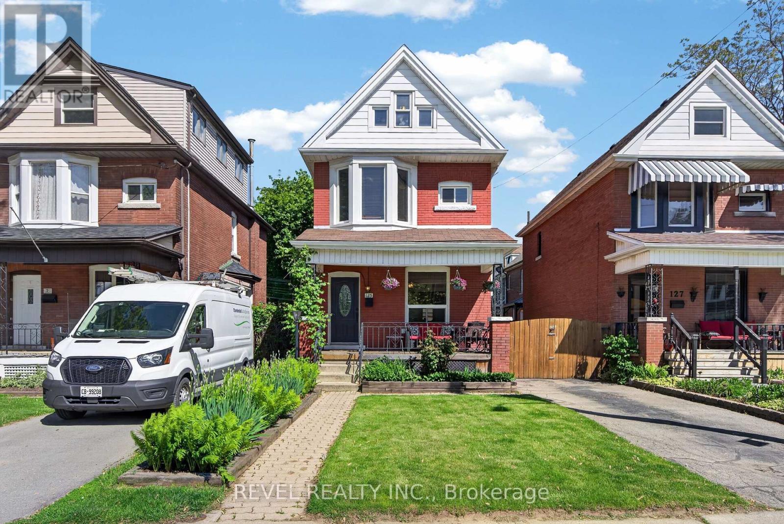 125 Balsam Avenue S, Hamilton, ON - Outdoor With Deck Patio Veranda With Facade